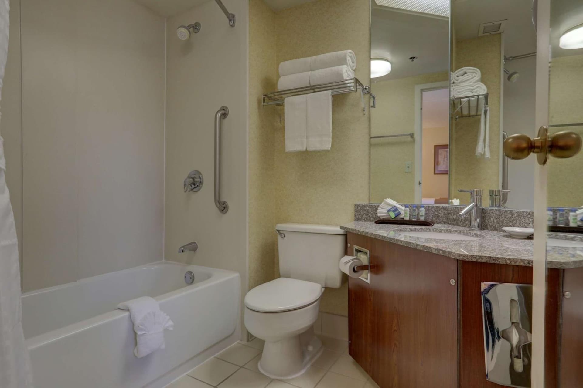 SureStay Plus Hotel by Best Western Chicago Lombard gallery photo in Lombard, IL — image 13