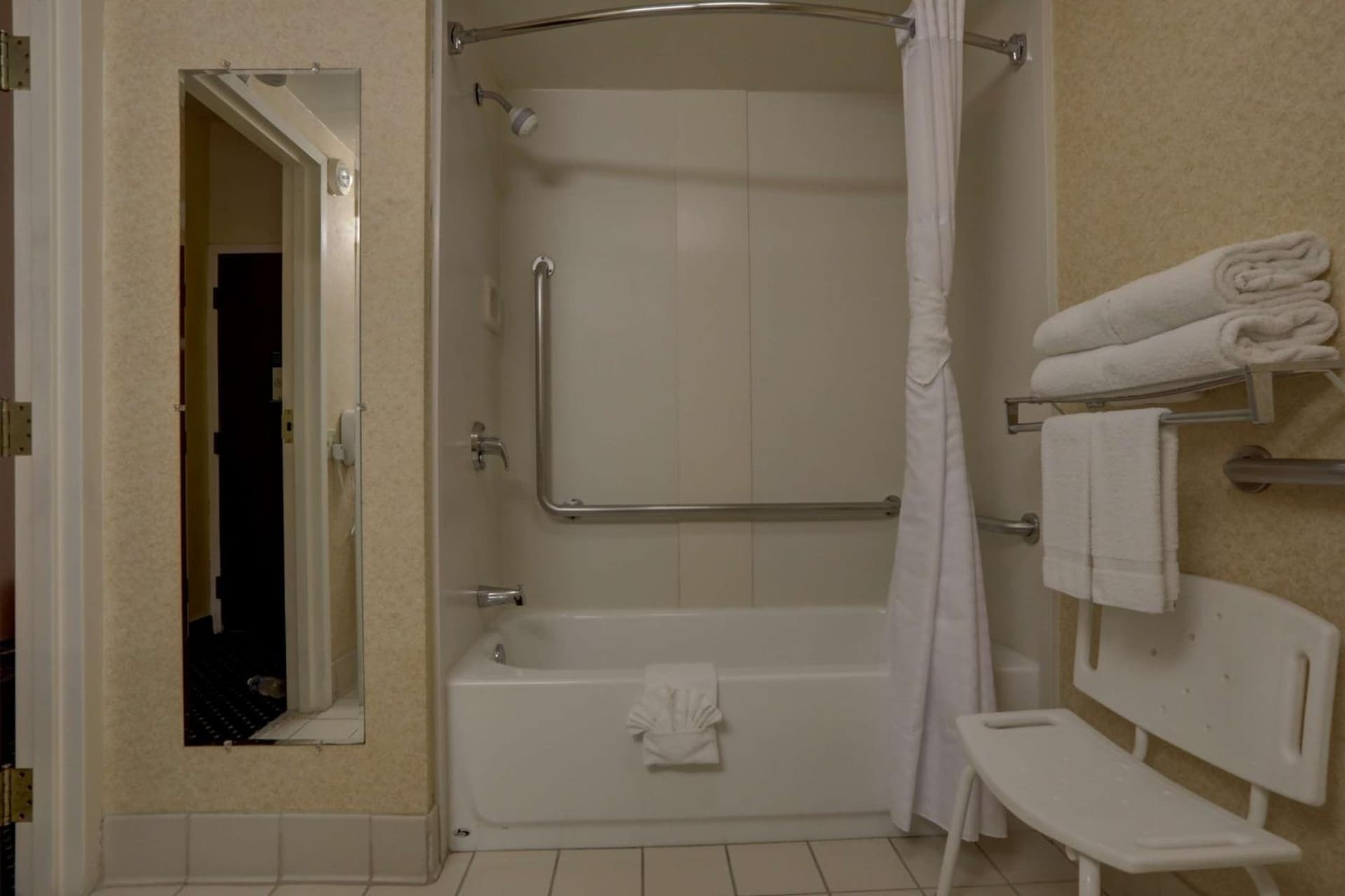 SureStay Plus Hotel by Best Western Chicago Lombard gallery photo in Lombard, IL — image 5