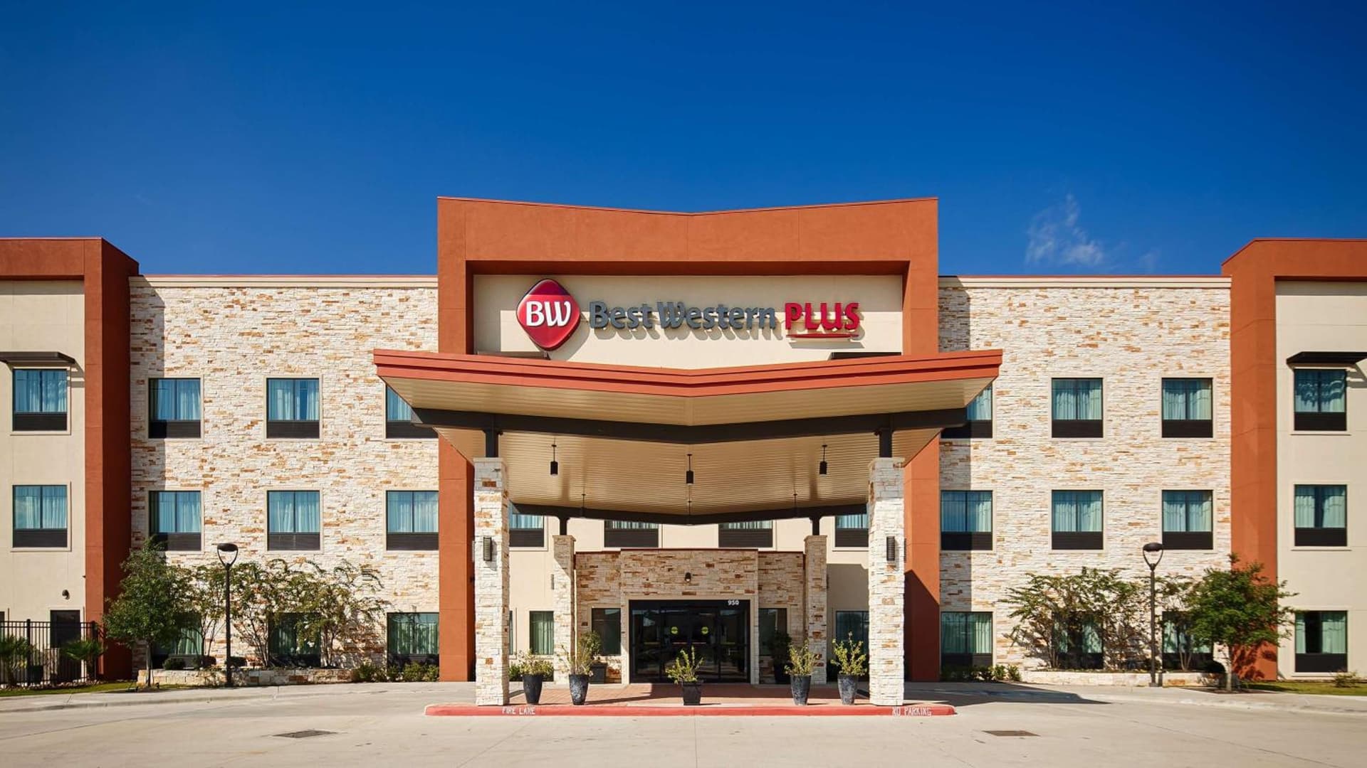 Best Western Plus College Station Inn & Suites interior in College Station, TX — gallery photo 2