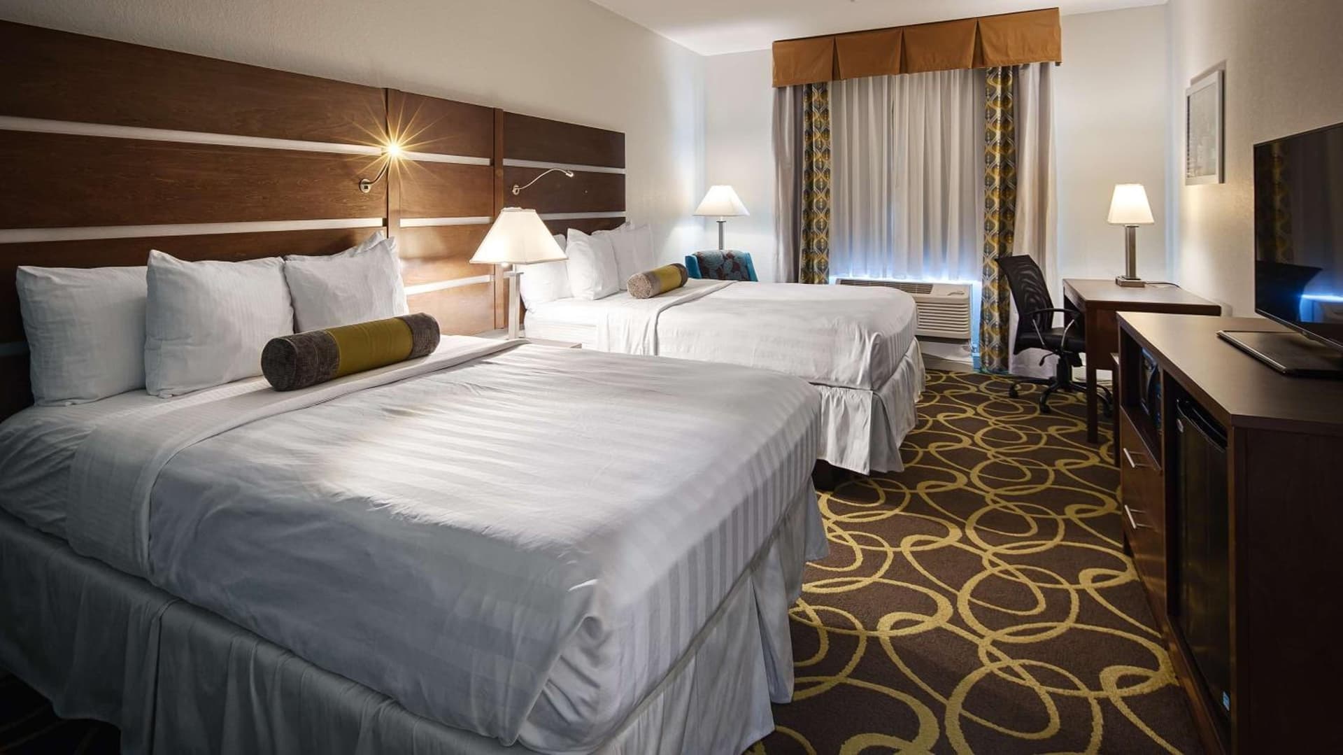 Best Western Plus College Station Inn & Suites interior in College Station, TX — gallery photo 2