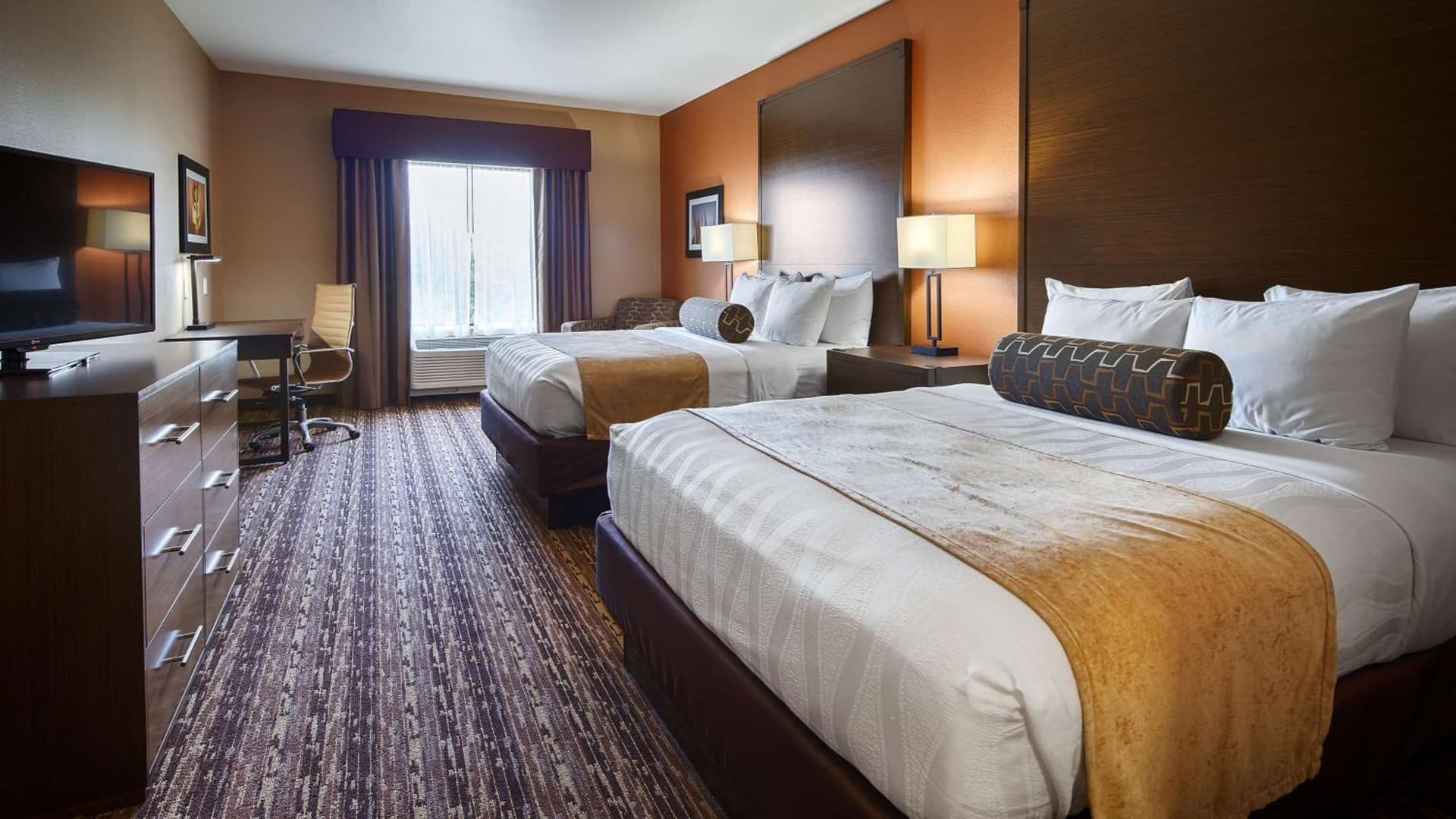 Best Western Plus Elmendorf Hotel San Antonio Hotel interior in Elmendorf, TX — gallery photo 2