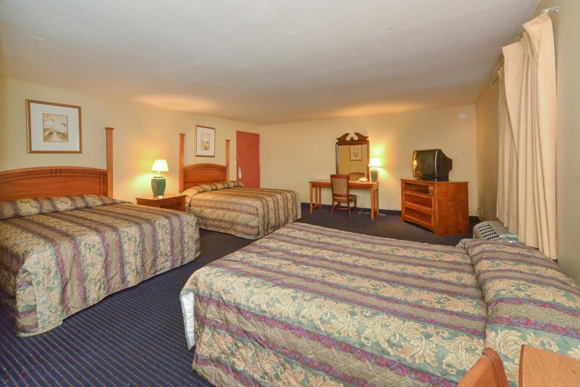 Red Carpet Inn - Stamford gallery photo in Stamford, CT — image 54