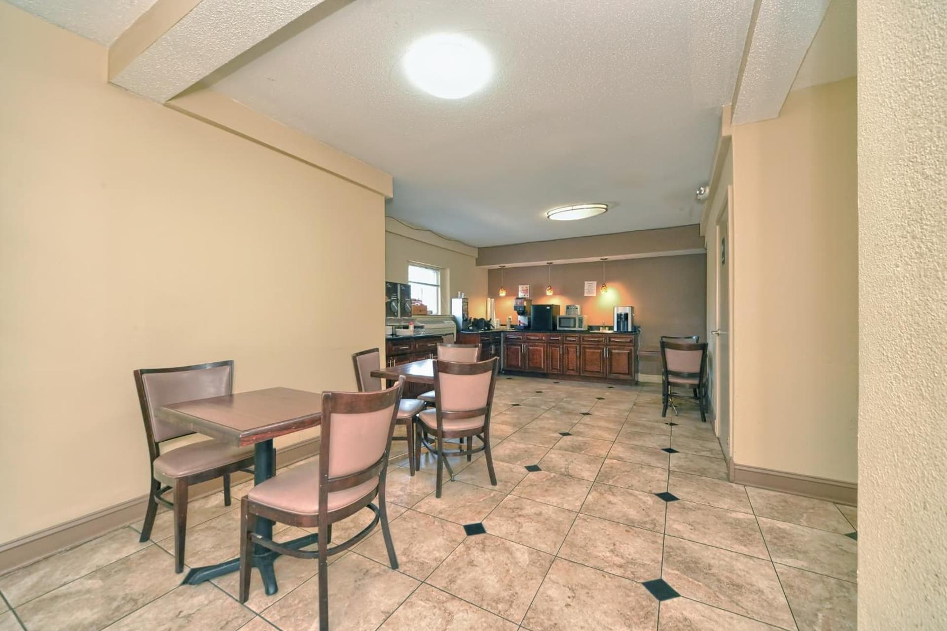 Red Carpet Inn - Stamford gallery photo in Stamford, CT — image 53