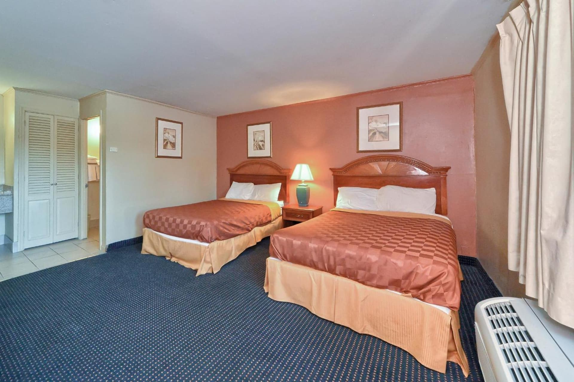 Red Carpet Inn - Stamford gallery photo in Stamford, CT — image 47