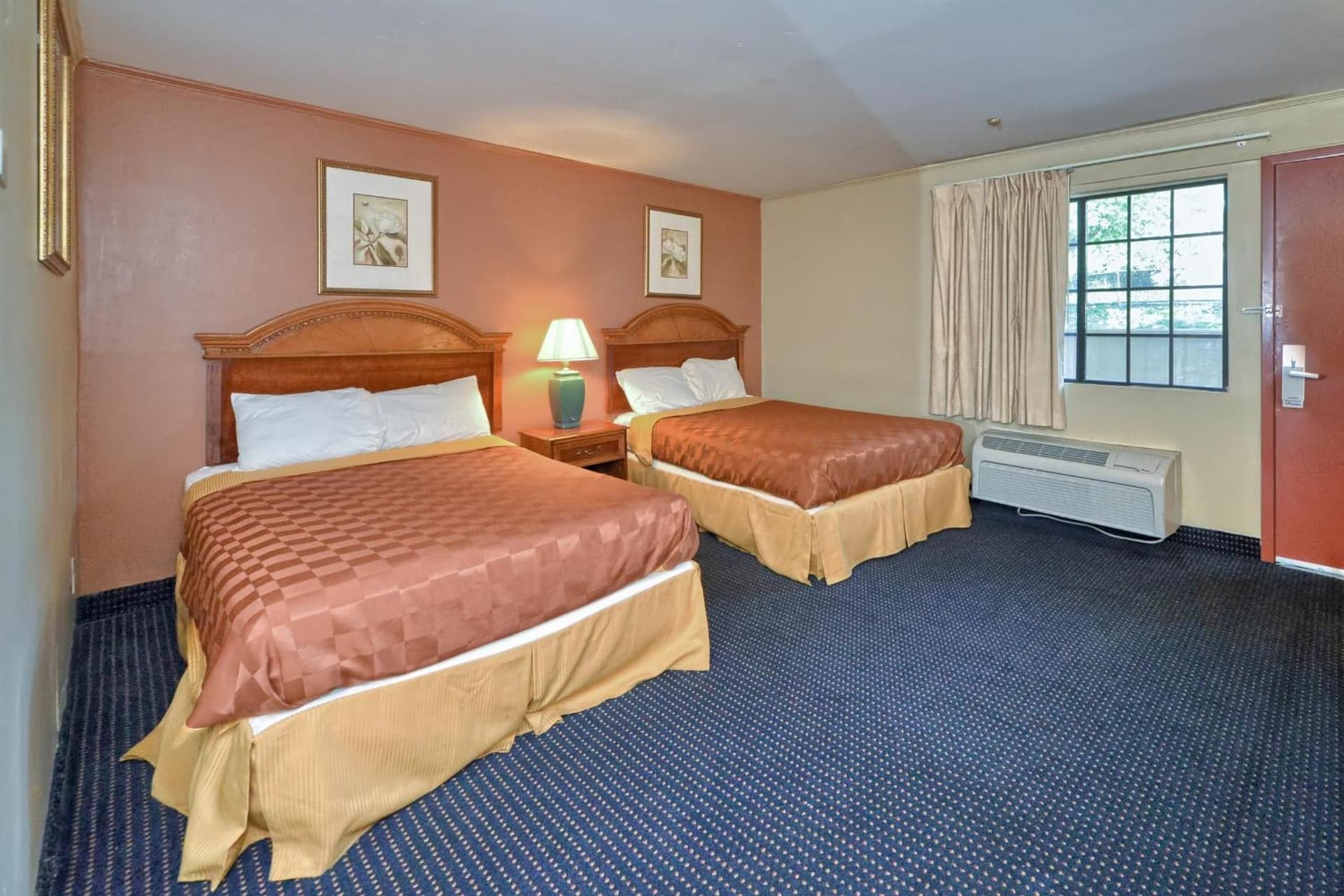Red Carpet Inn - Stamford gallery photo in Stamford, CT — image 16