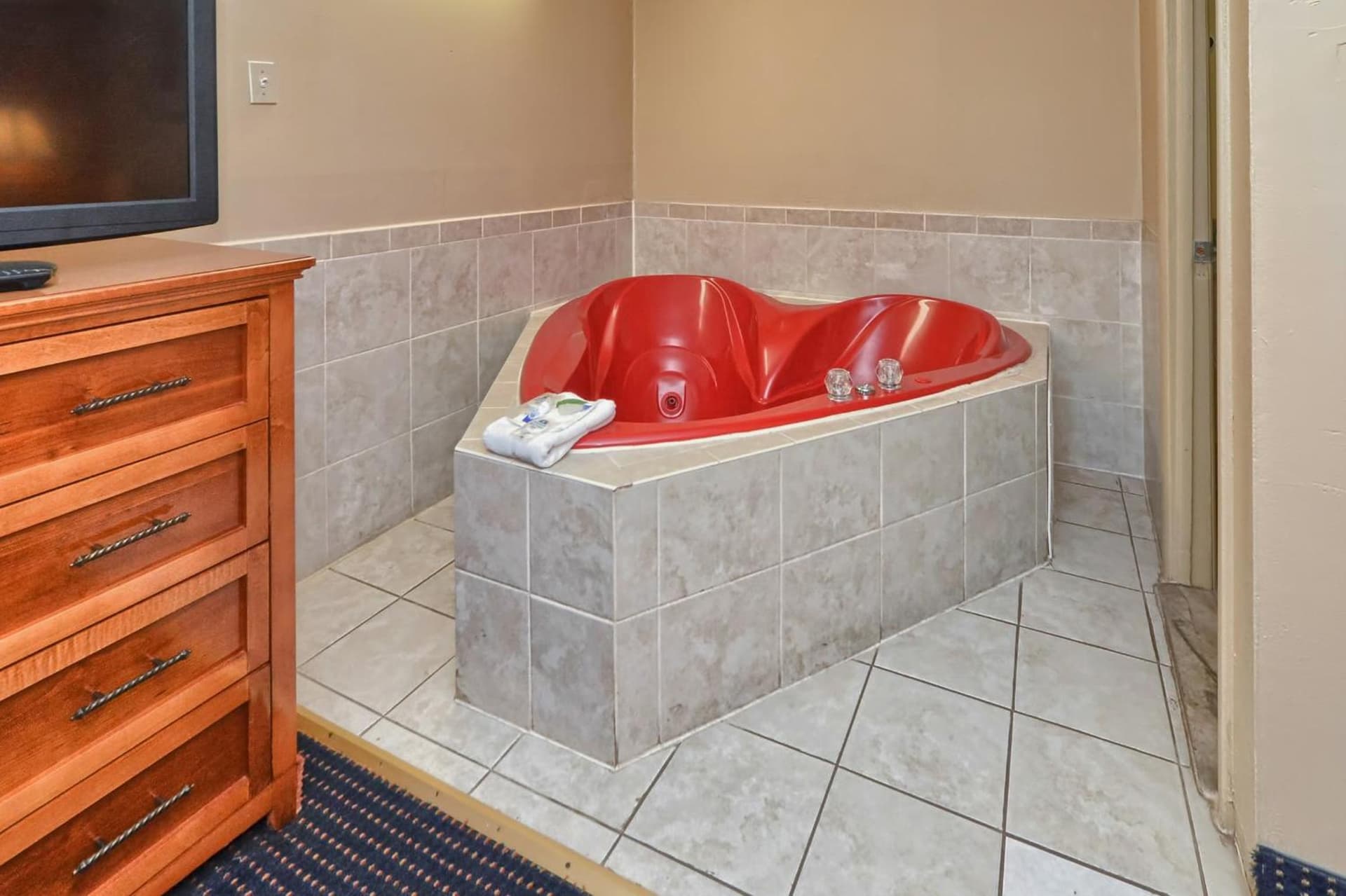 Red Carpet Inn - Stamford gallery photo in Stamford, CT — image 30