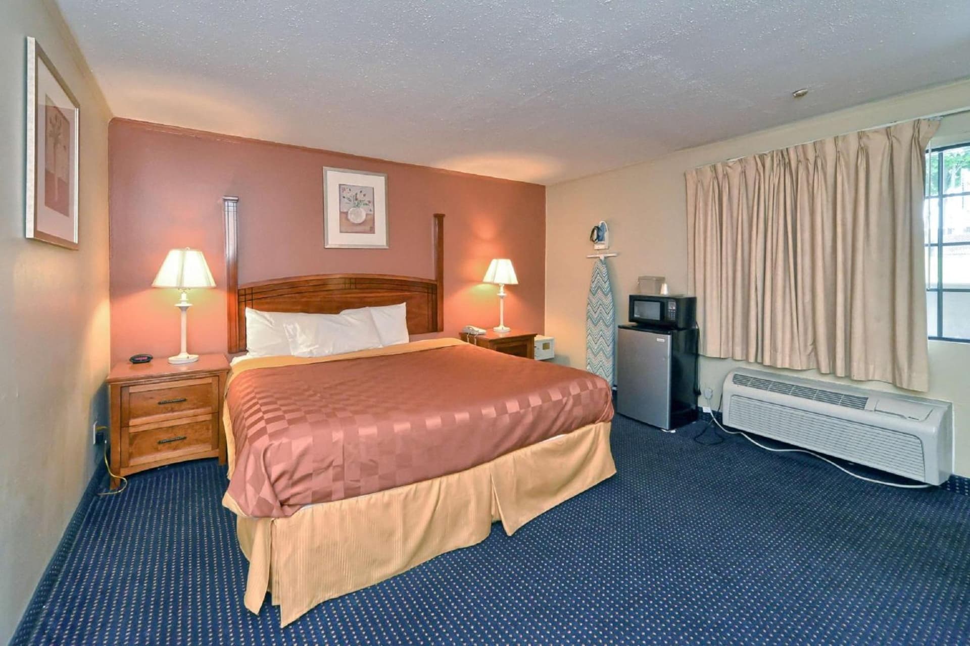 Red Carpet Inn - Stamford gallery photo in Stamford, CT — image 33