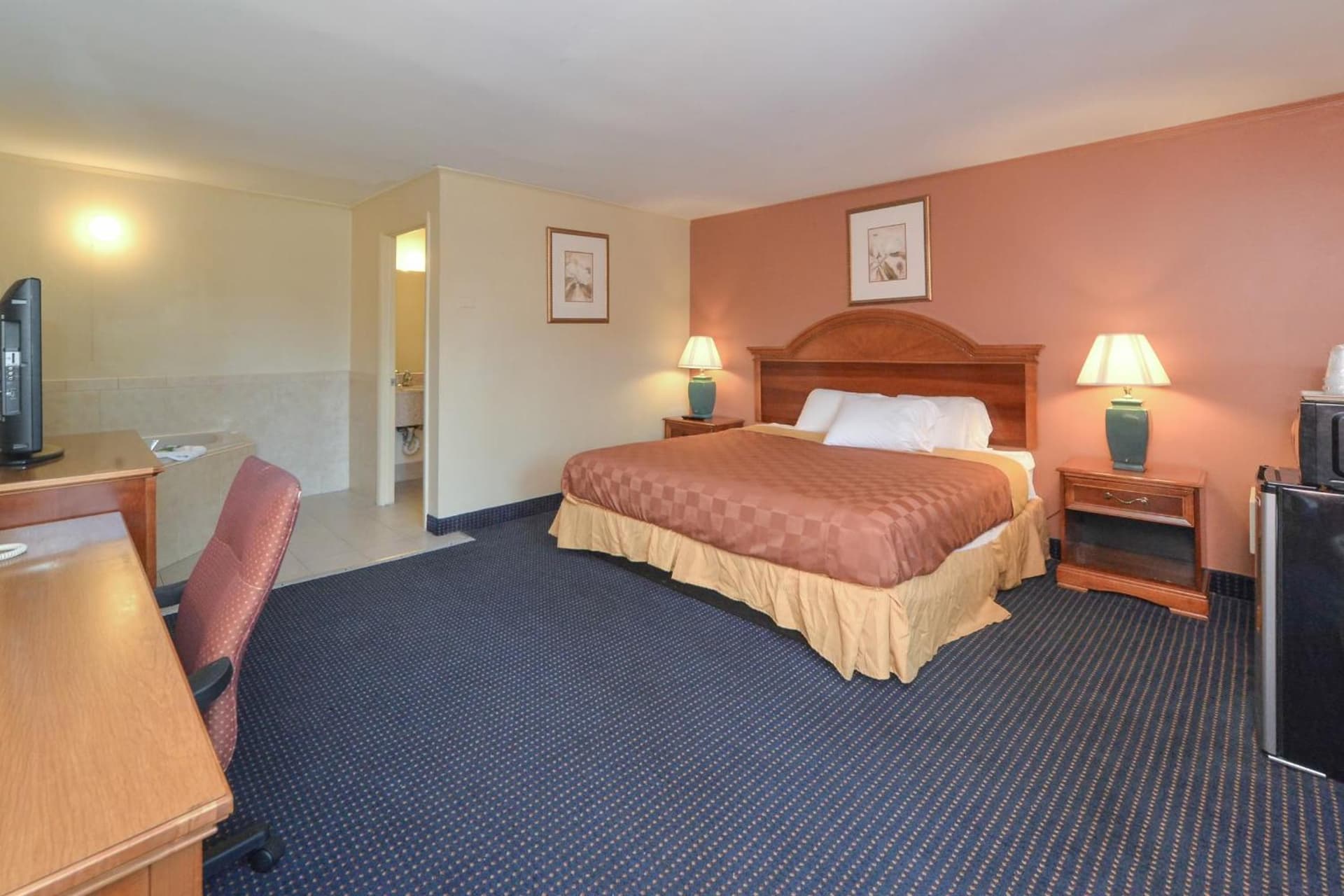 Red Carpet Inn - Stamford gallery photo in Stamford, CT — image 25