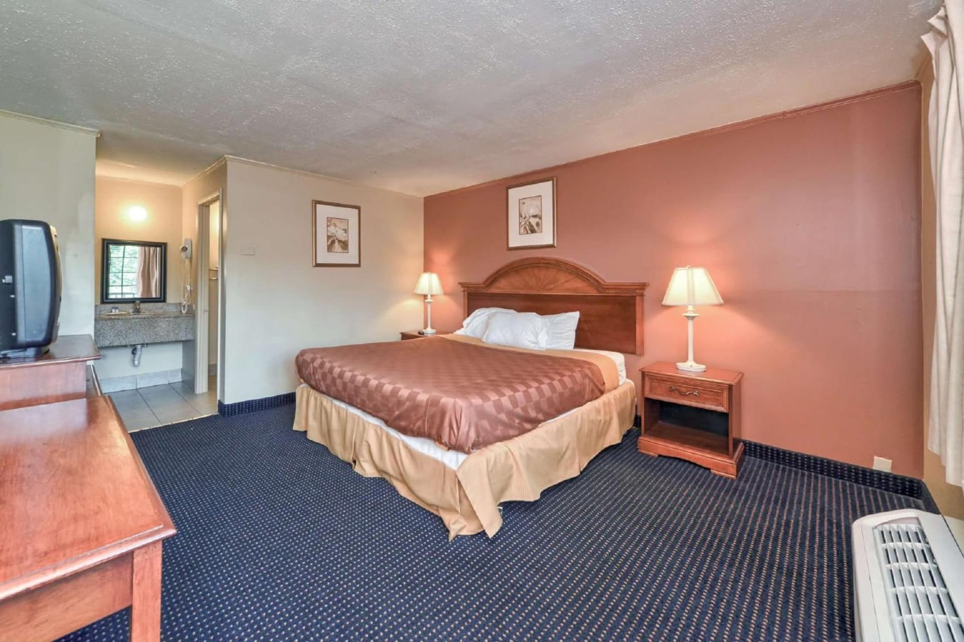 Red Carpet Inn - Stamford gallery photo in Stamford, CT — image 10