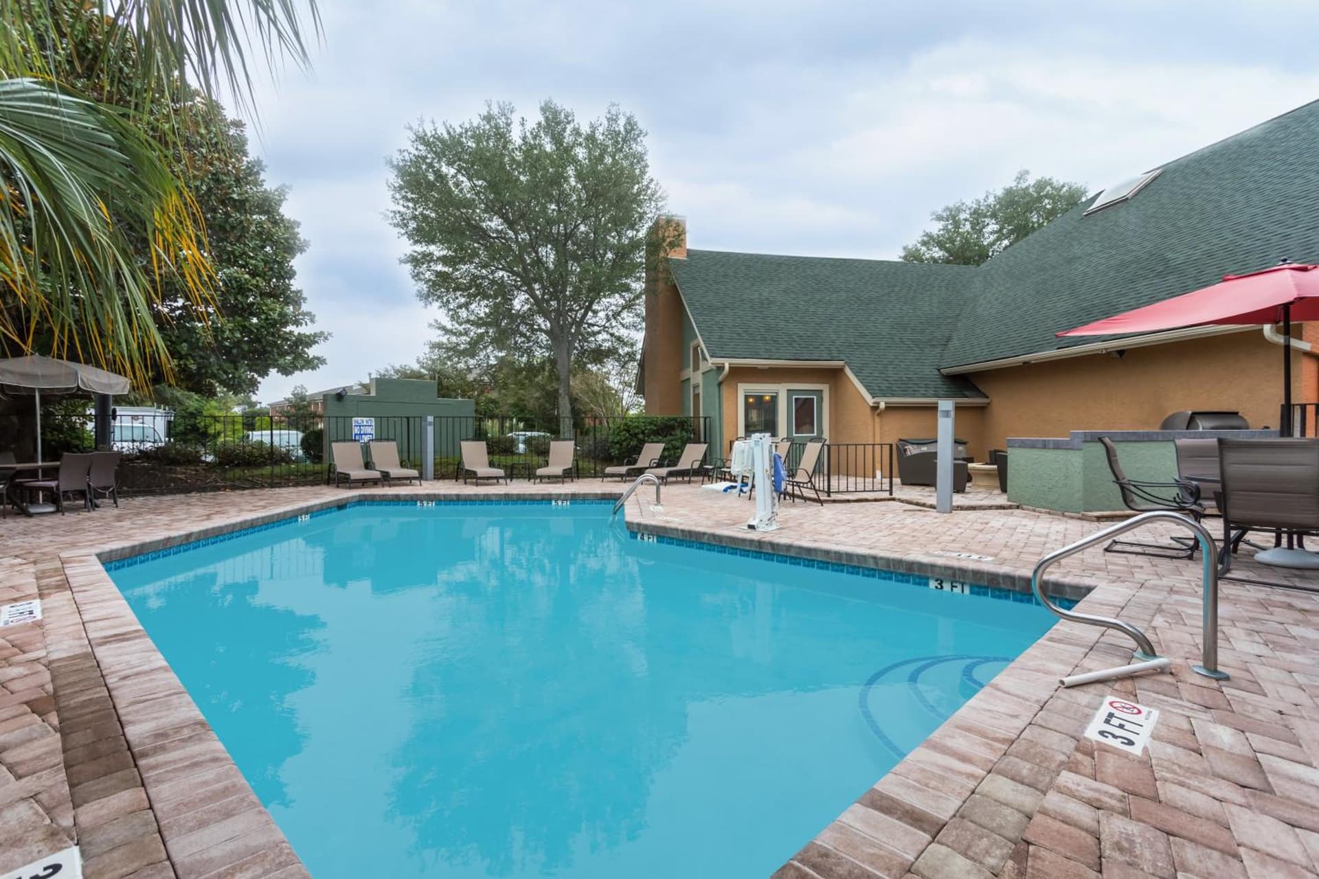 Extended Stay of Charleston property views in Charleston, SC — gallery photo 3