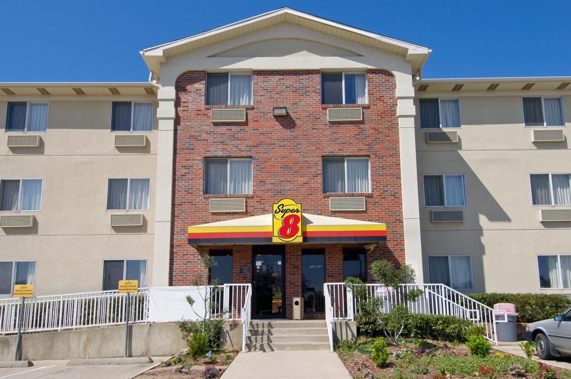 Super 8 by Wyndham Denton gallery photo in Denton, TX — image 23