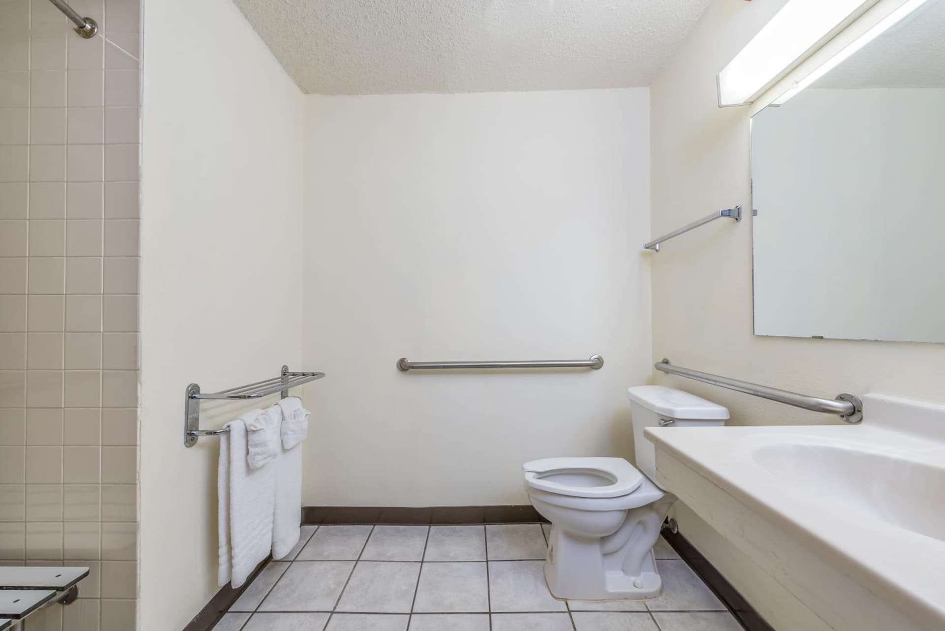 Super 8 by Wyndham Denton gallery photo in Denton, TX — image 24
