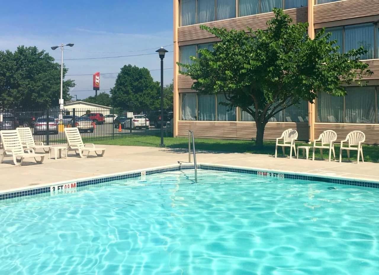 Quality Hotel Philadelphia Airport property views in Essington — gallery photo 3