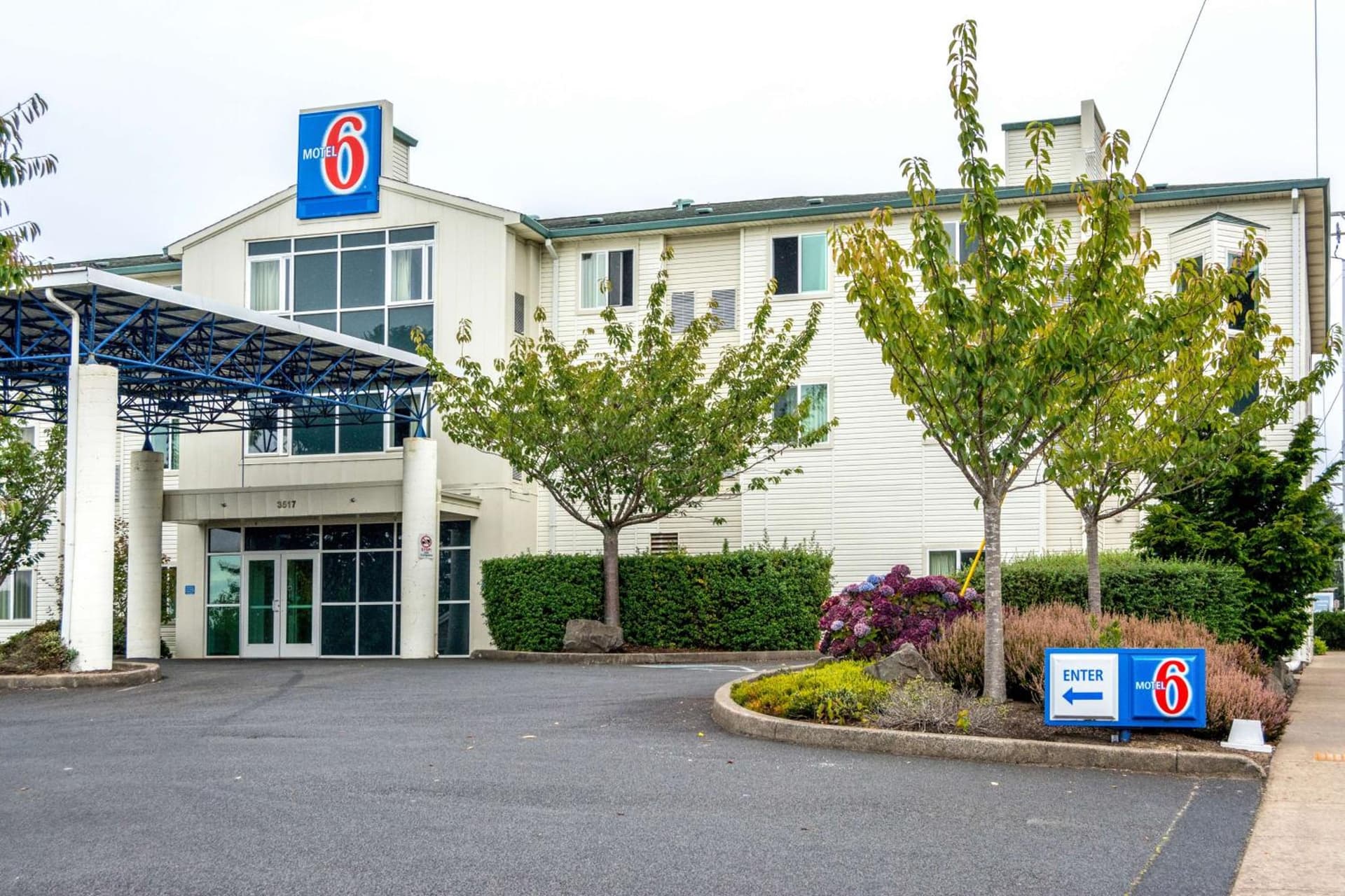 Motel 6-Lincoln City, OR featured exterior or lobby in Lincoln City, OR — similar hotel