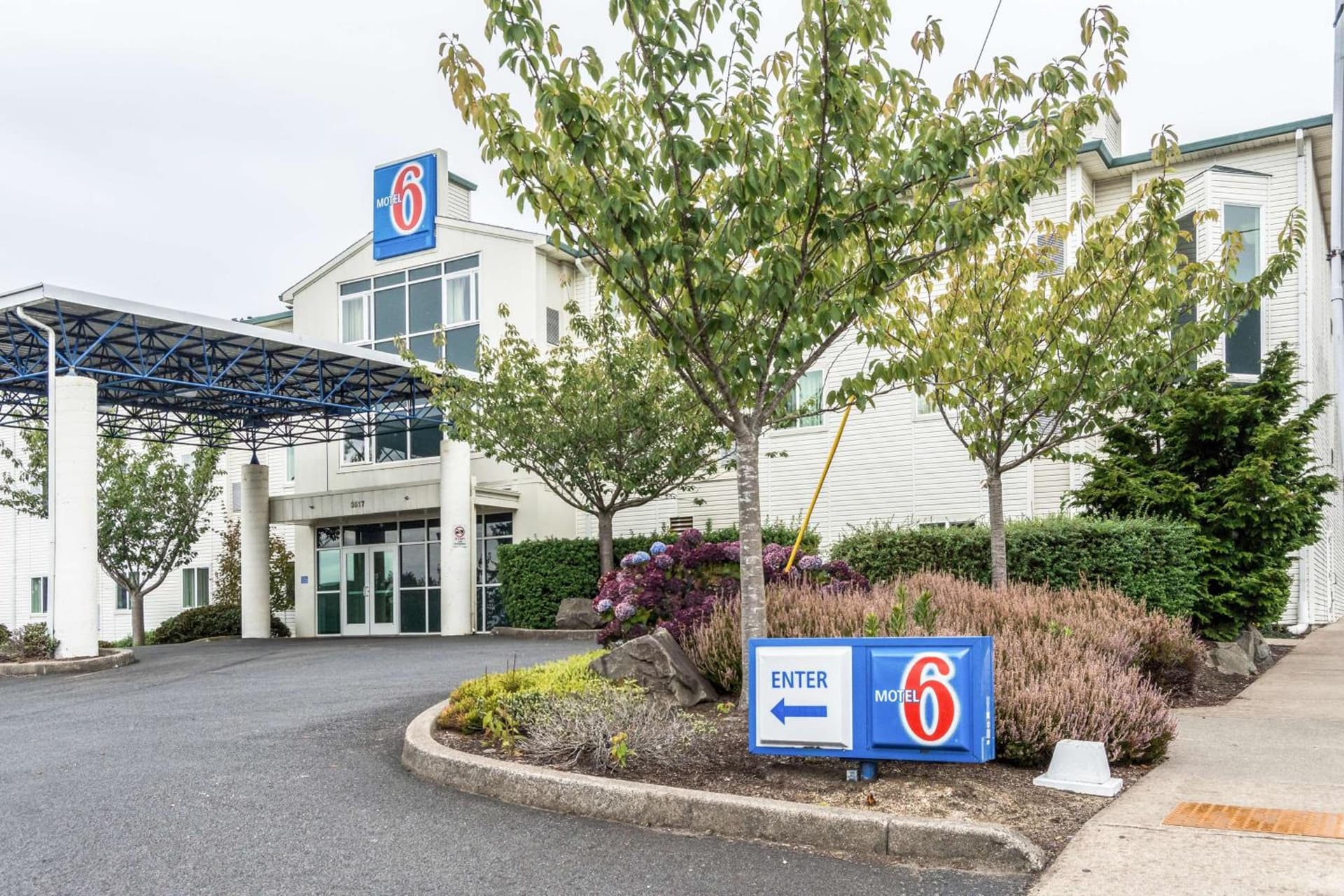 Motel 6-Lincoln City, OR interior in Lincoln City, OR — gallery photo 2