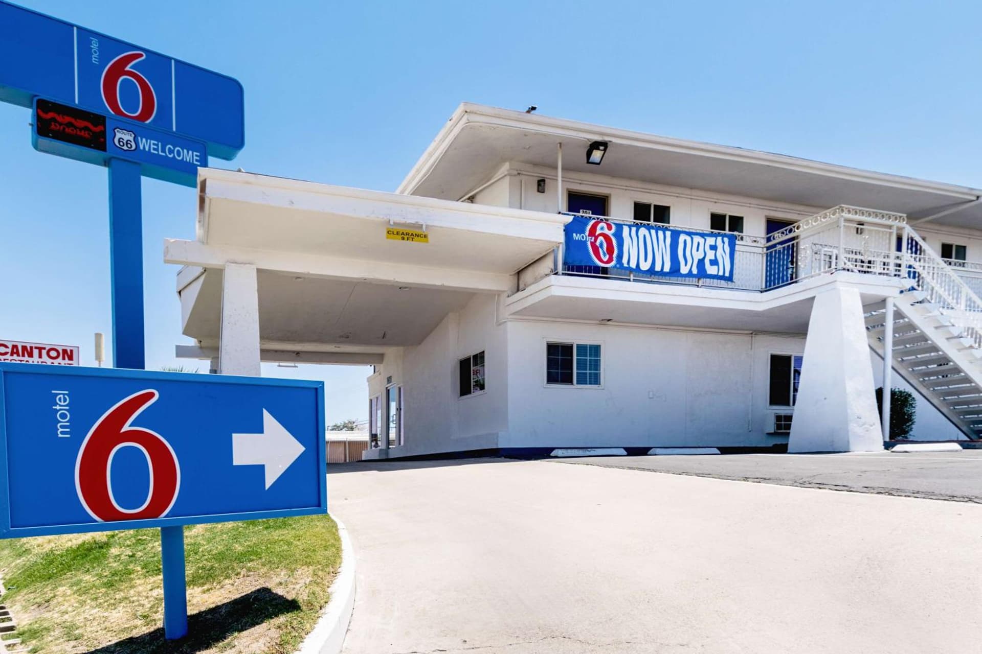 Motel 6-Barstow, CA - Route 66 interior in Barstow, CA — gallery photo 2