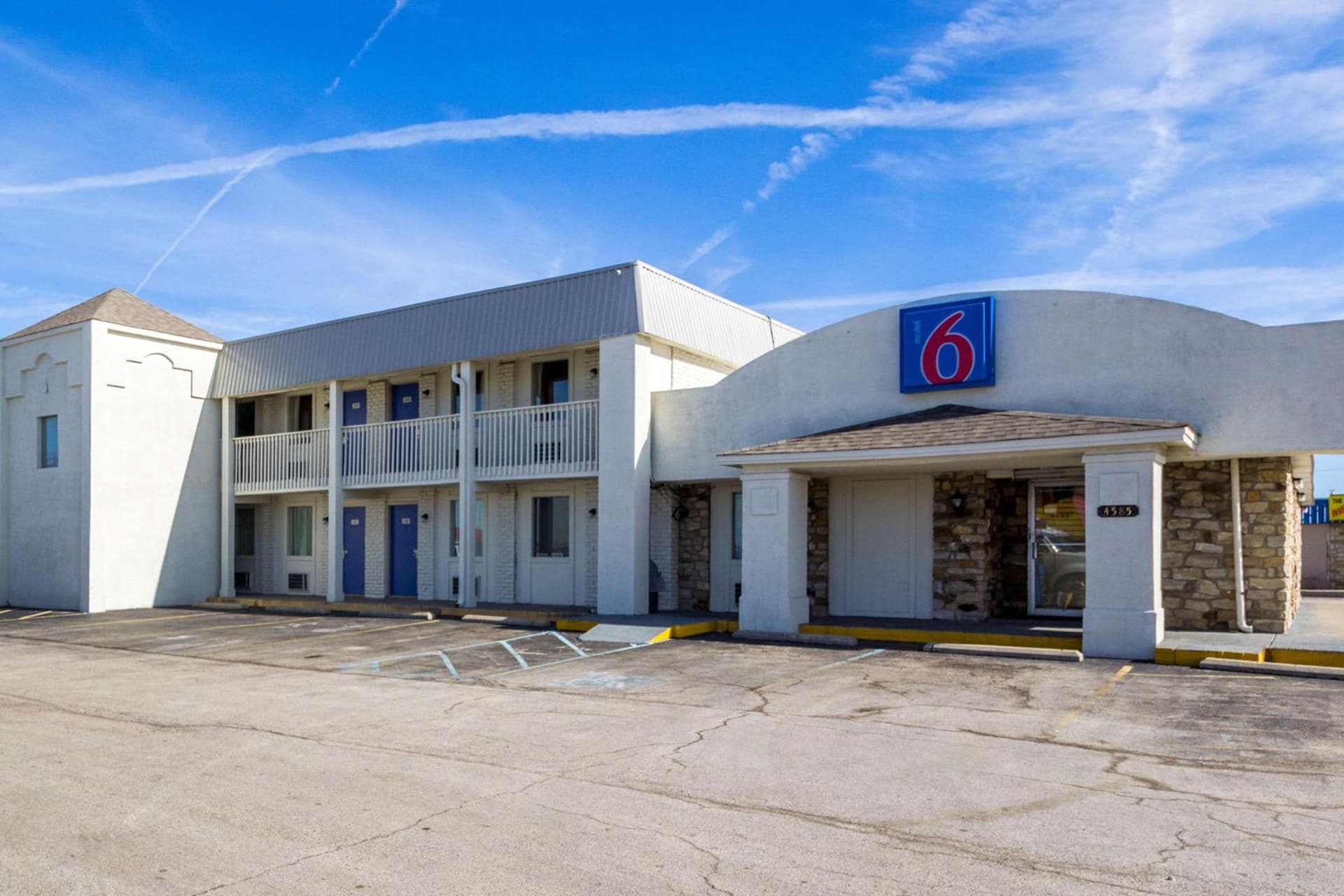 Hotel 465 By Regency featured exterior or lobby in Indianapolis, IN — similar hotel