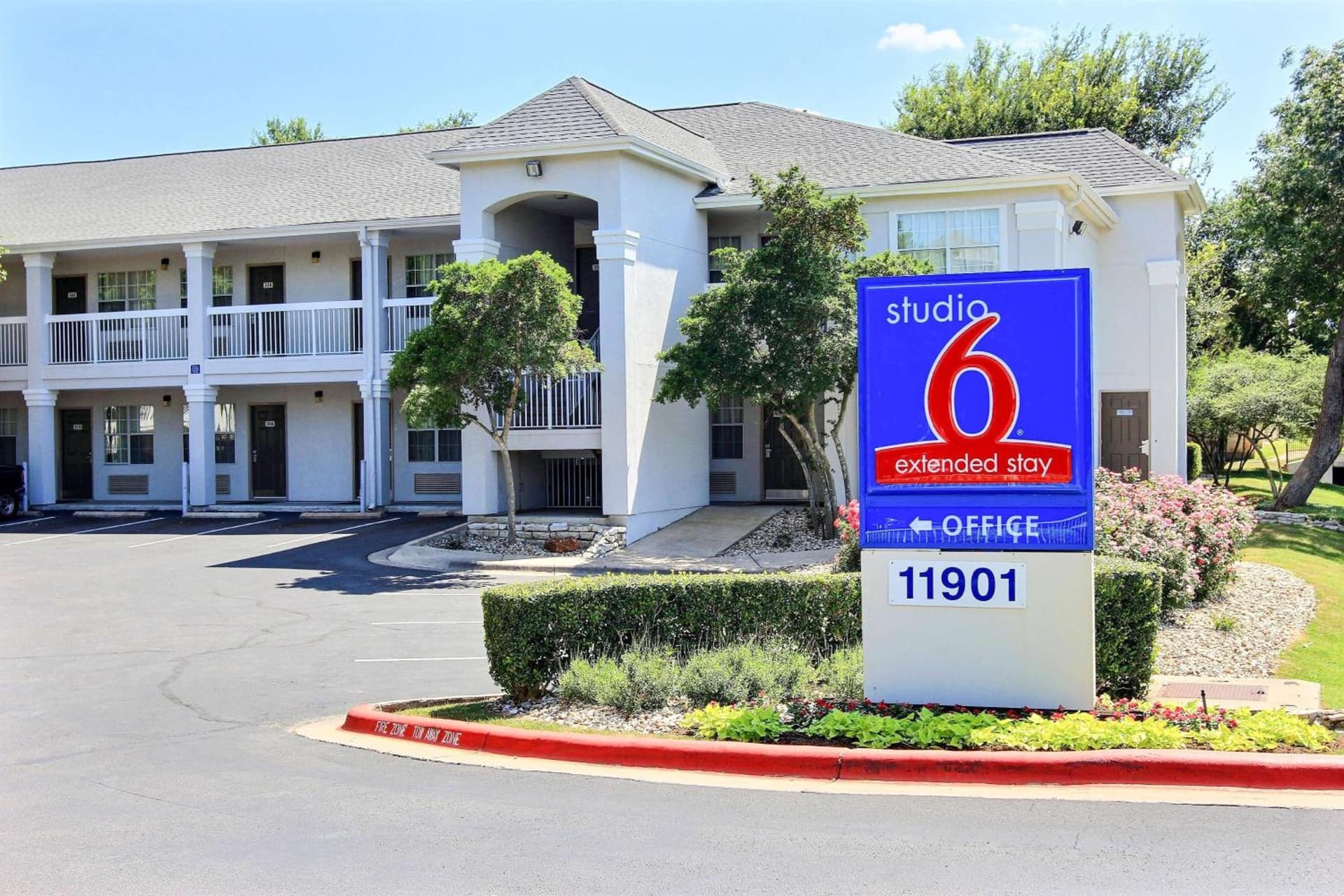 Studio 6 Extended Stay - Austin, TX - Northwest featured exterior or lobby in Austin, TX — similar hotel