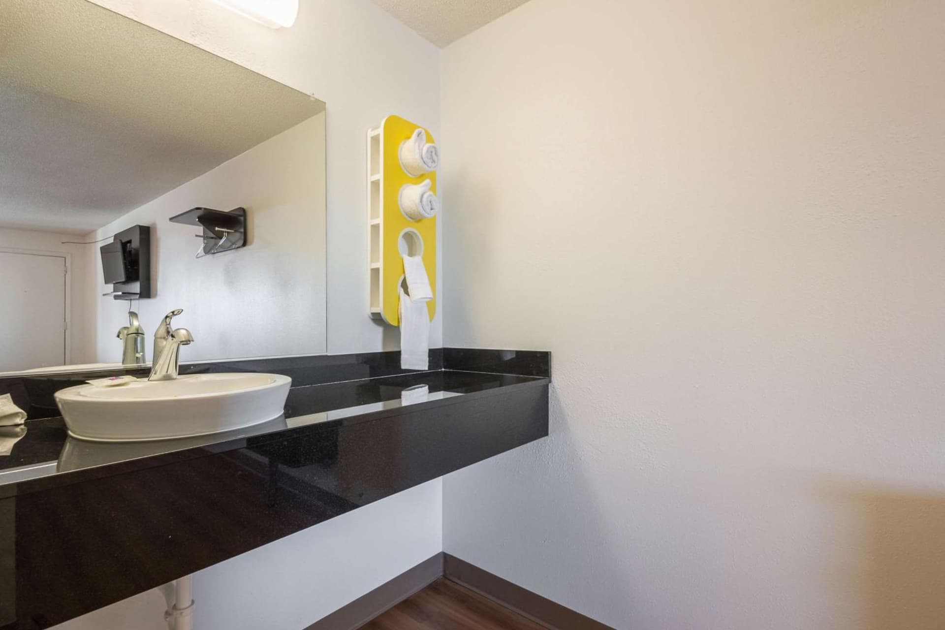 Hotel 465 By Regency property views in Indianapolis, IN — gallery photo 3