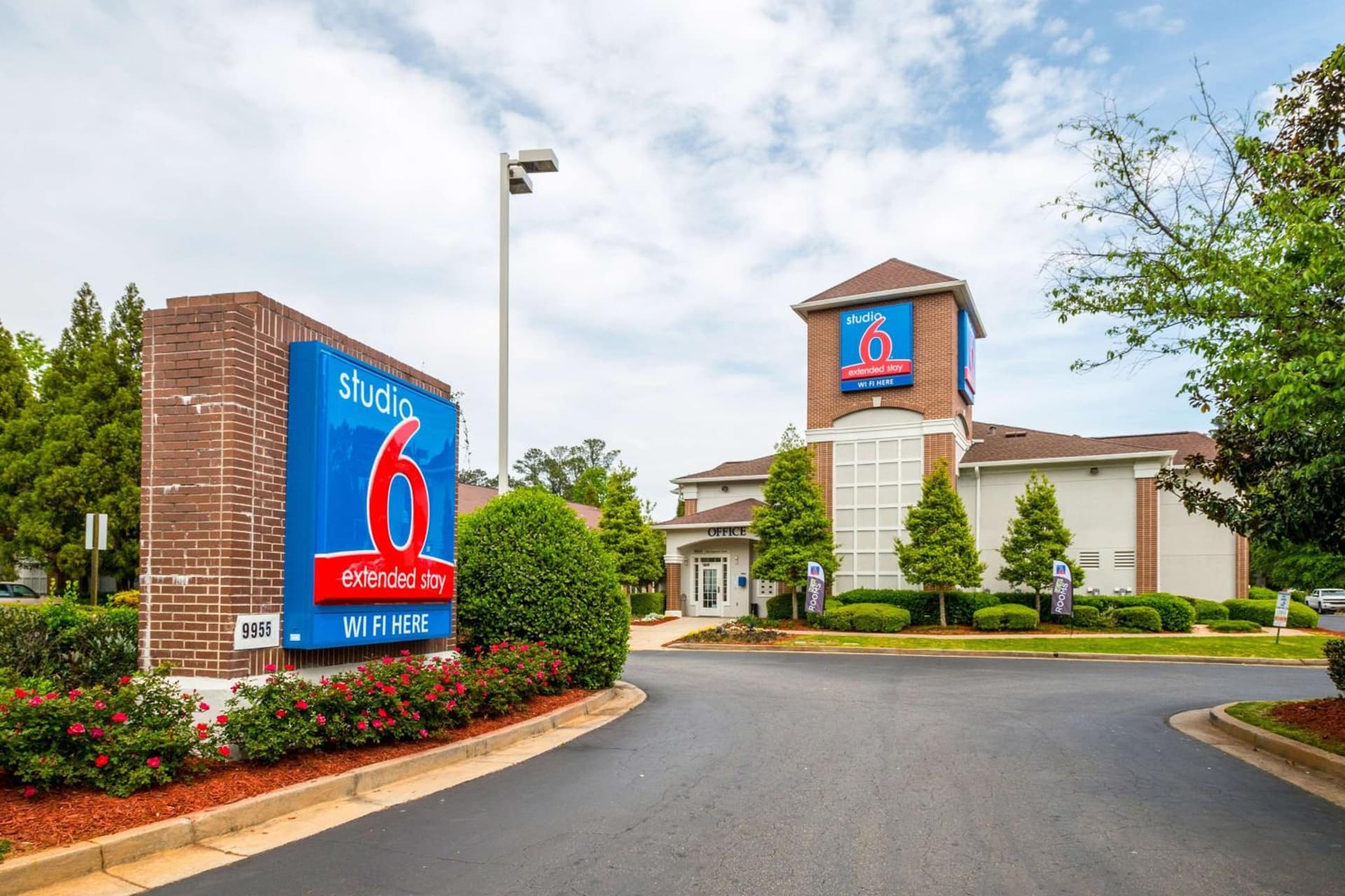 Studio 6 Extended Stay - Roswell, GA - Atlanta interior in Roswell, GA — gallery photo 2