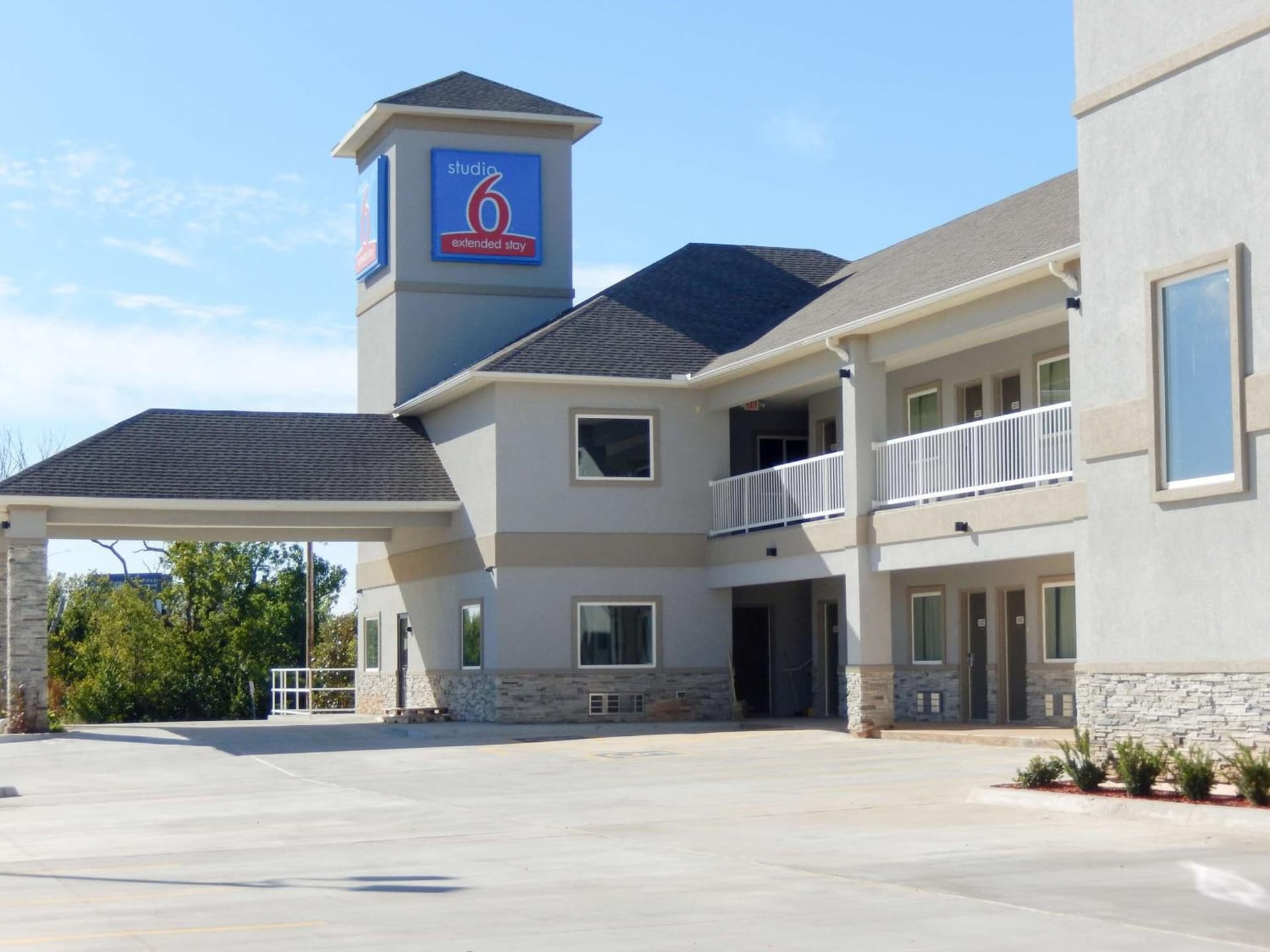 Studio 6-Yukon, OK featured exterior or lobby in Yukon, OK — similar hotel