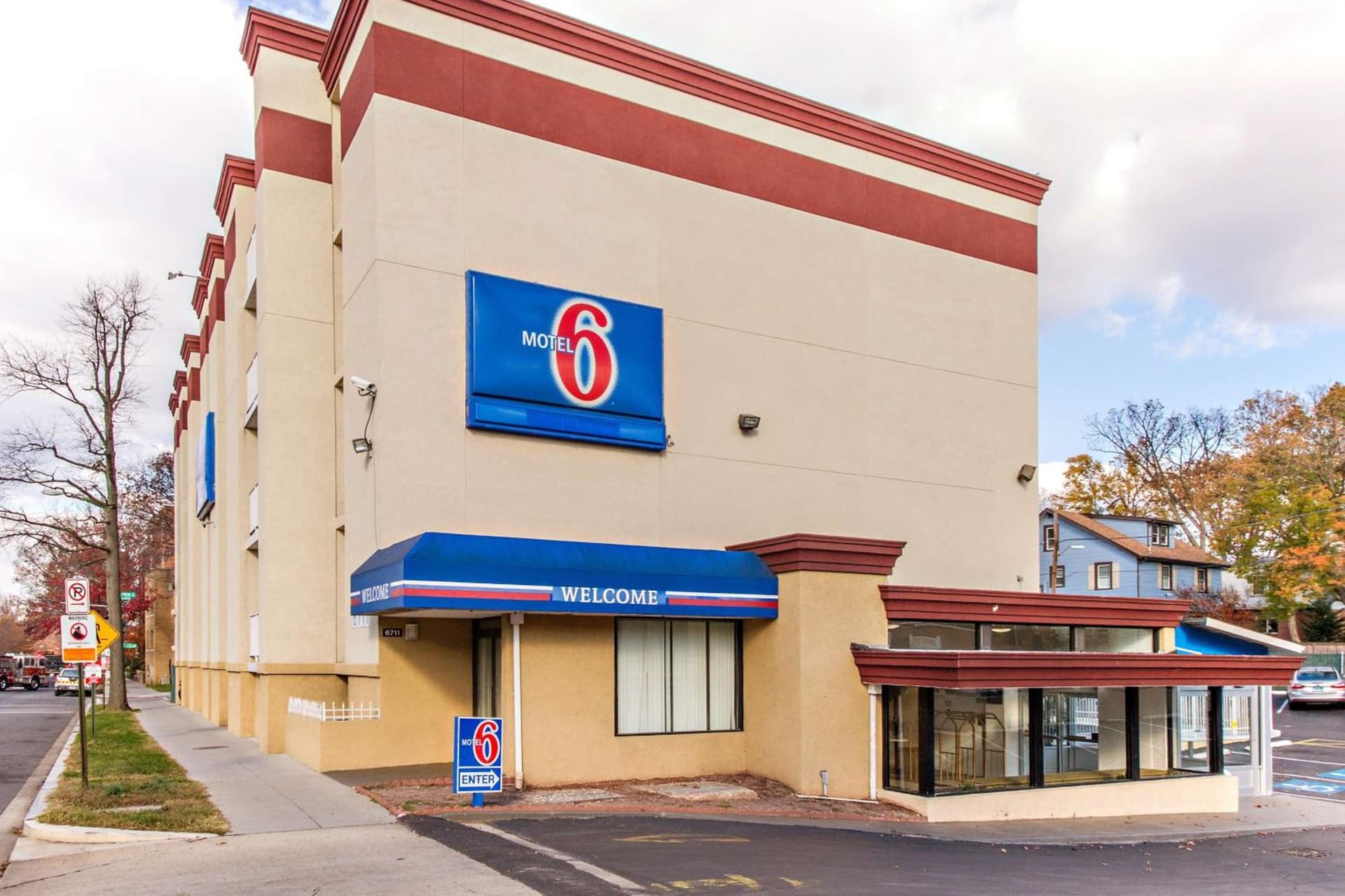 Motel 6-Washington, DC featured exterior or lobby in Washington, DC — similar hotel