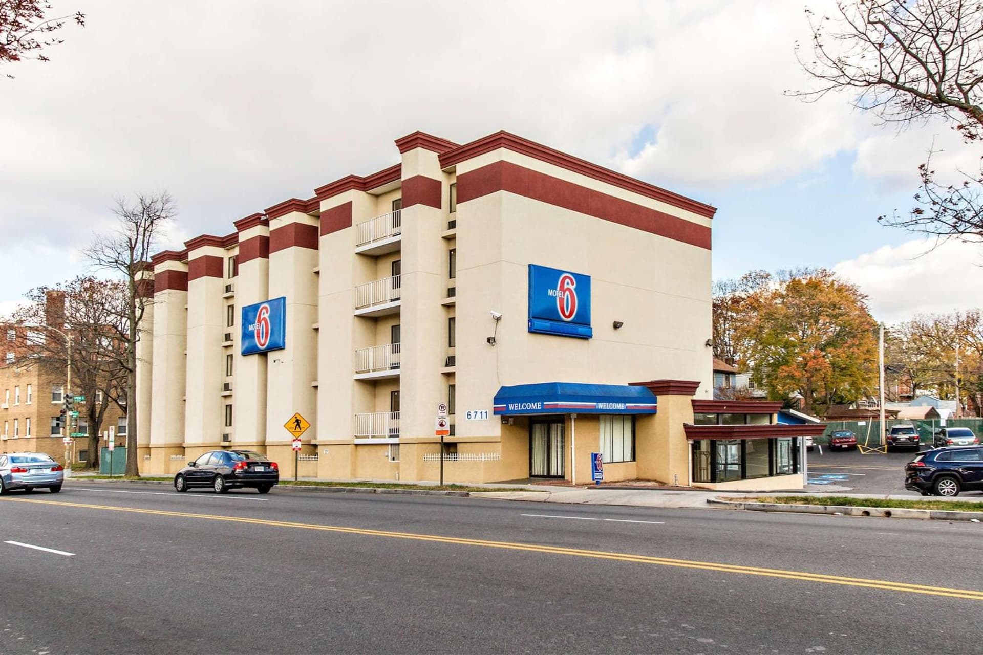 Motel 6-Washington, DC interior in Washington, DC — gallery photo 2