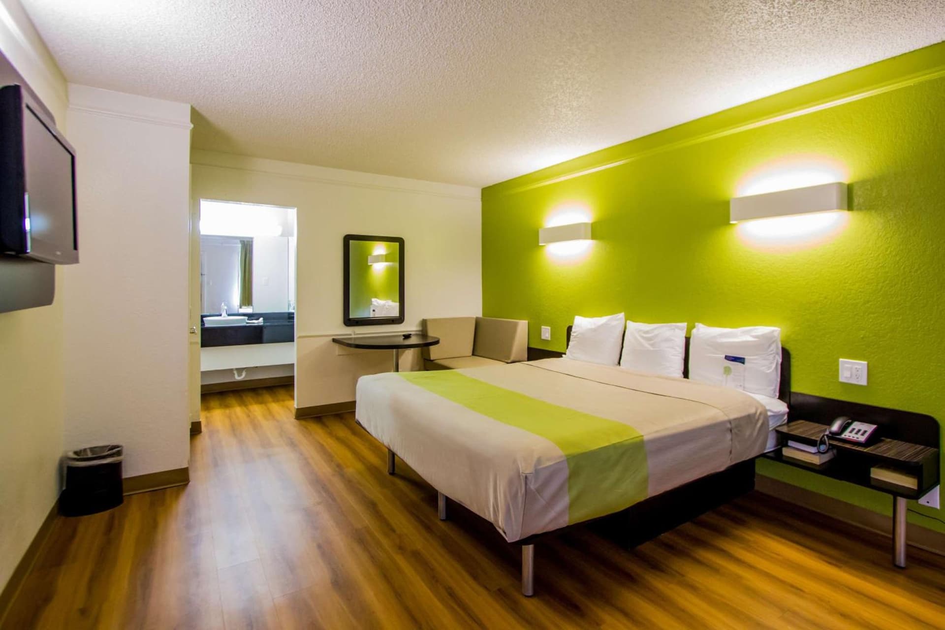 Motel 6-Austin, TX - Midtown property views in Austin, TX — gallery photo 3
