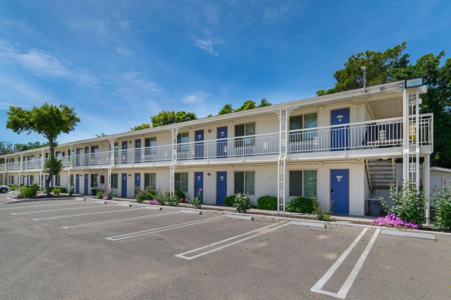 Motel 6-Santa Maria, CA - South interior in Santa Maria, CA — gallery photo 2