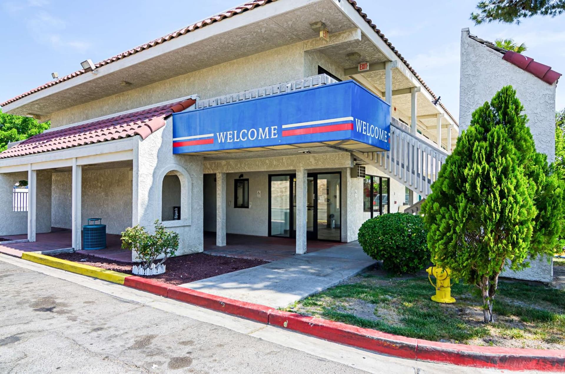 Motel 6-Barstow, CA interior in Barstow, CA — gallery photo 2
