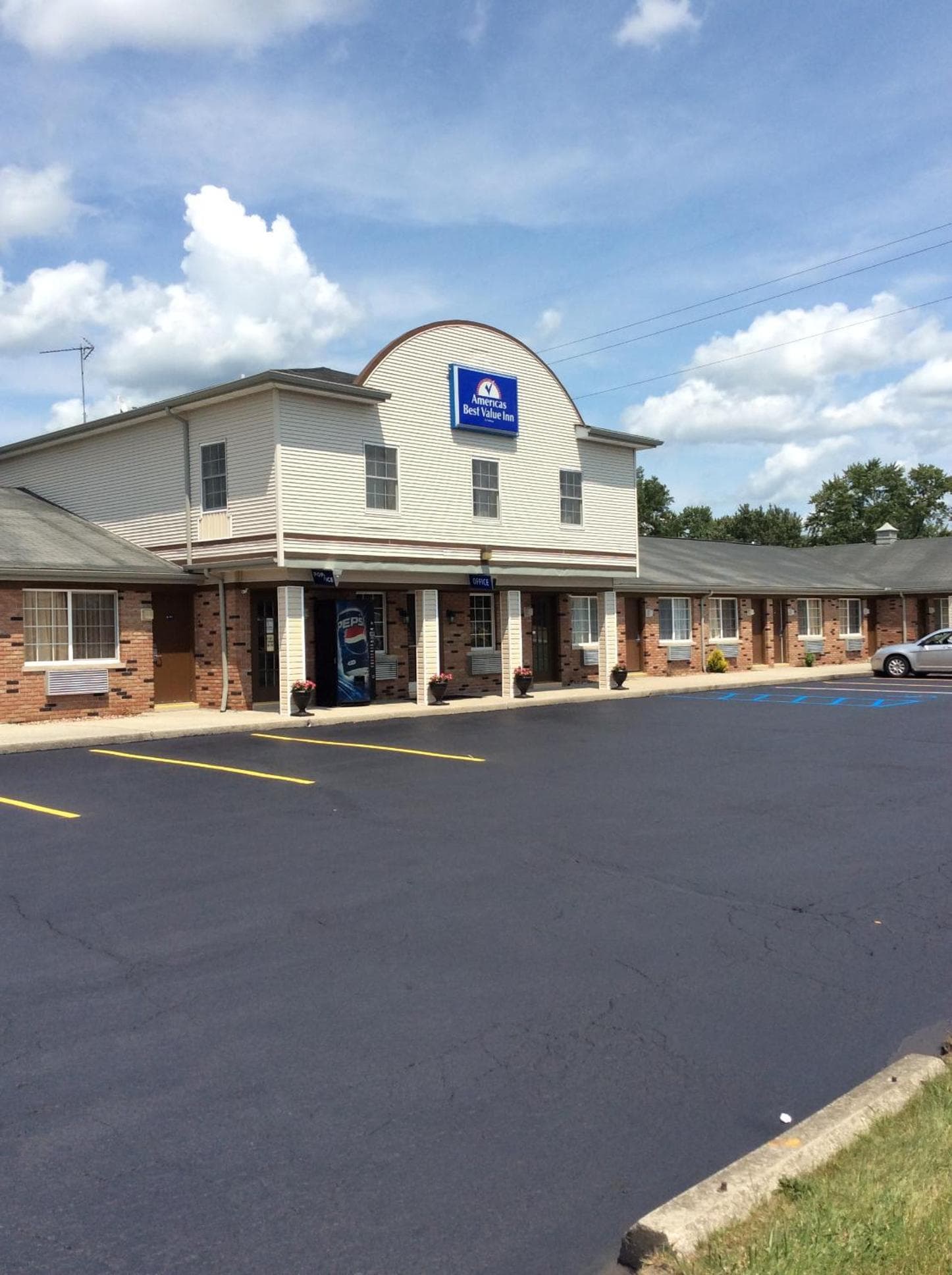 Americas Best Value Inn of Decatur interior in Decatur, IN — gallery photo 2