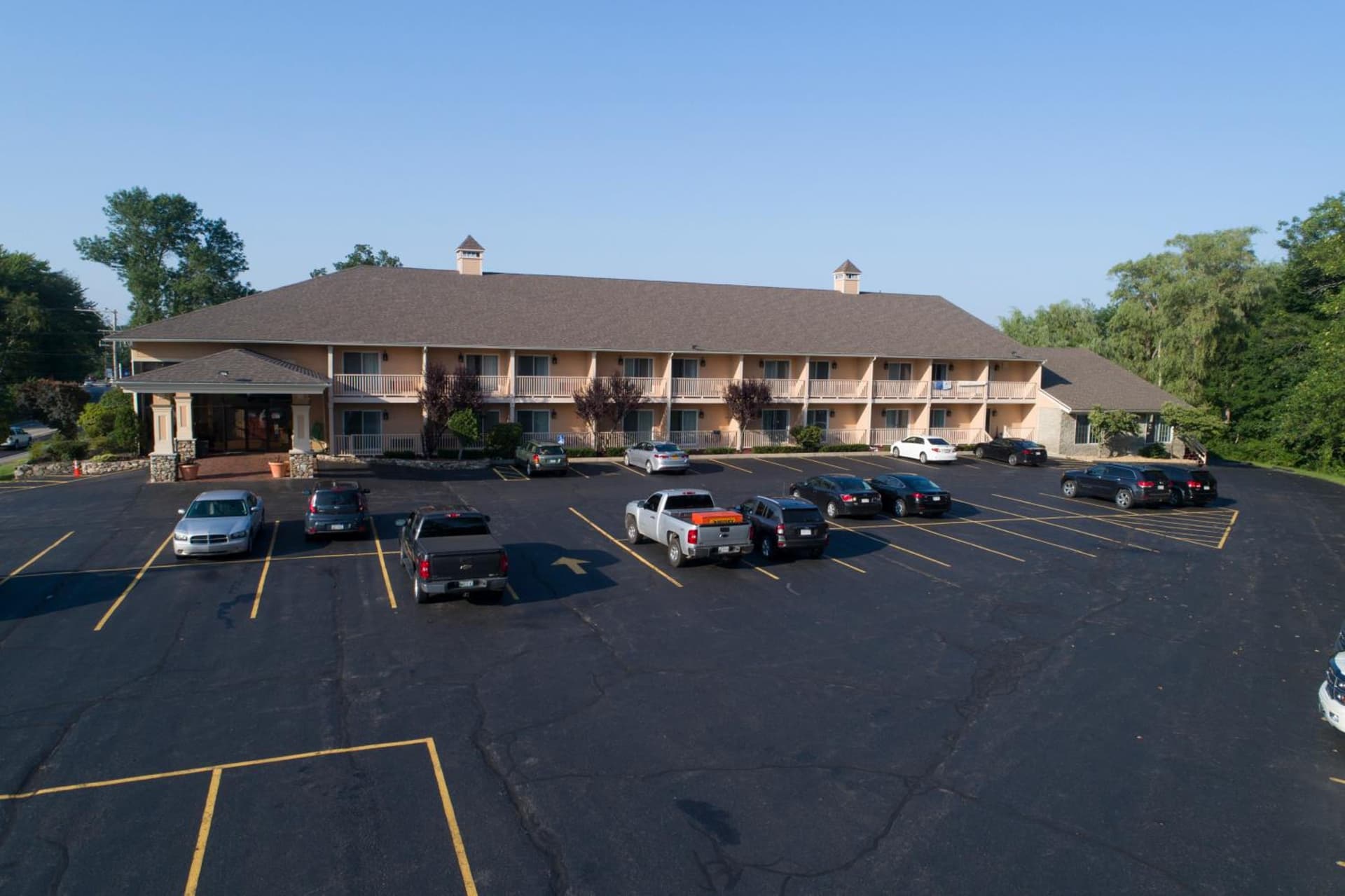Hampton Falls Inn interior in Hampton Falls — gallery photo 2