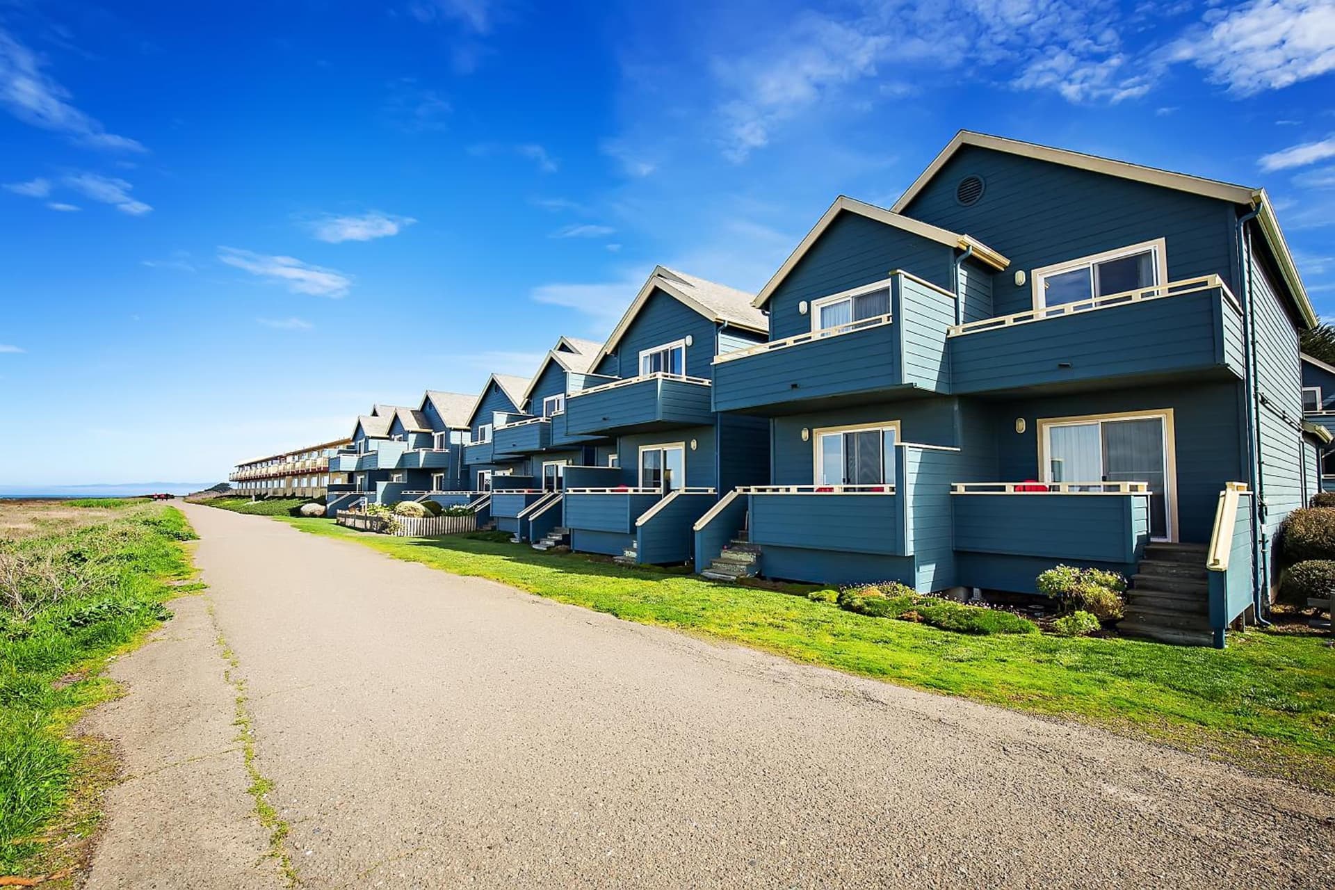 Surf and Sand Lodge interior in Fort Bragg, CA — gallery photo 2
