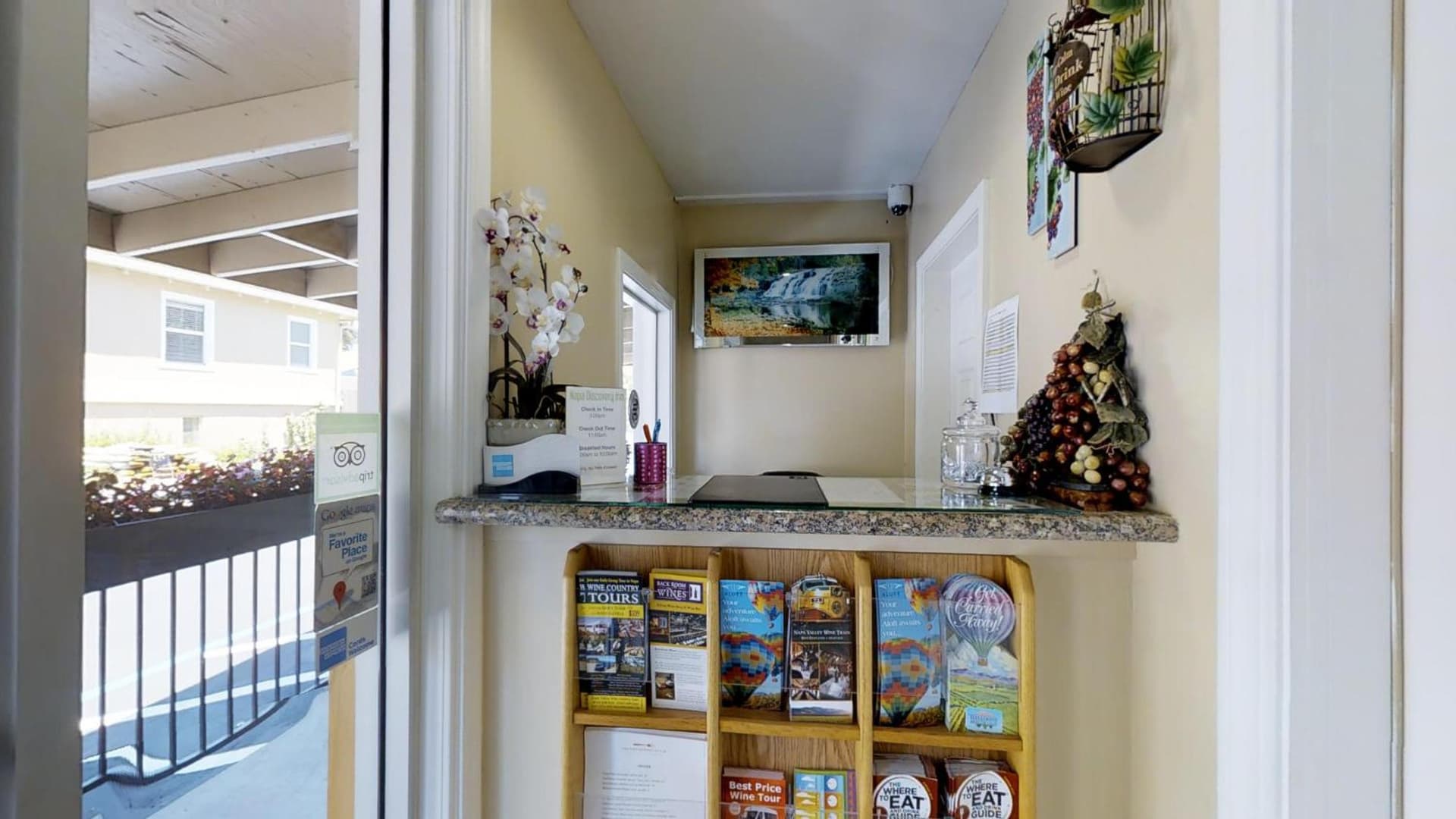 Napa Discovery Inn property views in Napa, CA — gallery photo 3