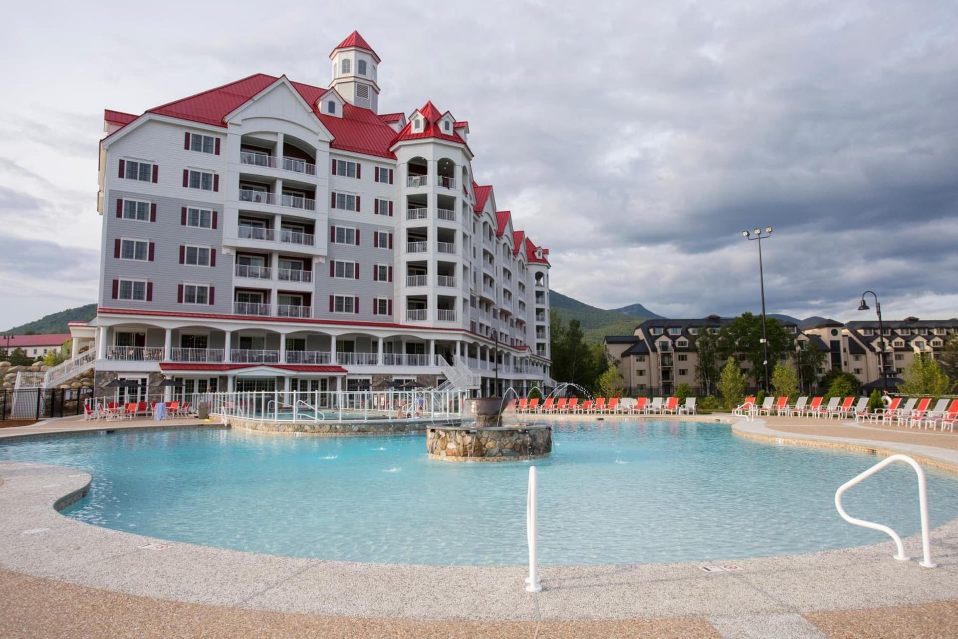 RiverWalk Resort at Loon Mountain interior in Lincoln — gallery photo 2
