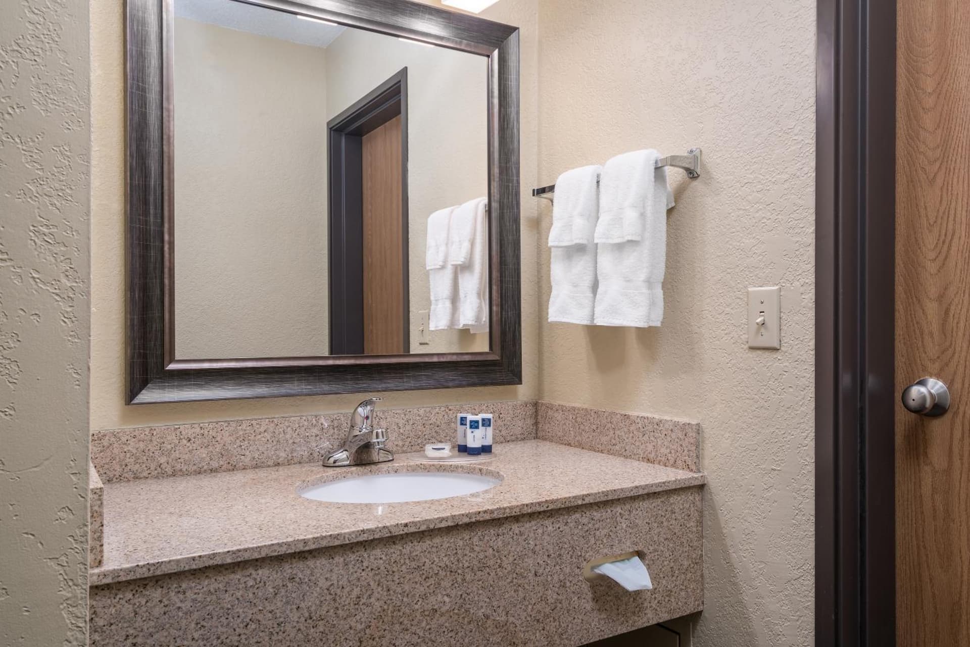 AmericInn by Wyndham Fargo West Acres gallery photo in Fargo, ND — image 55