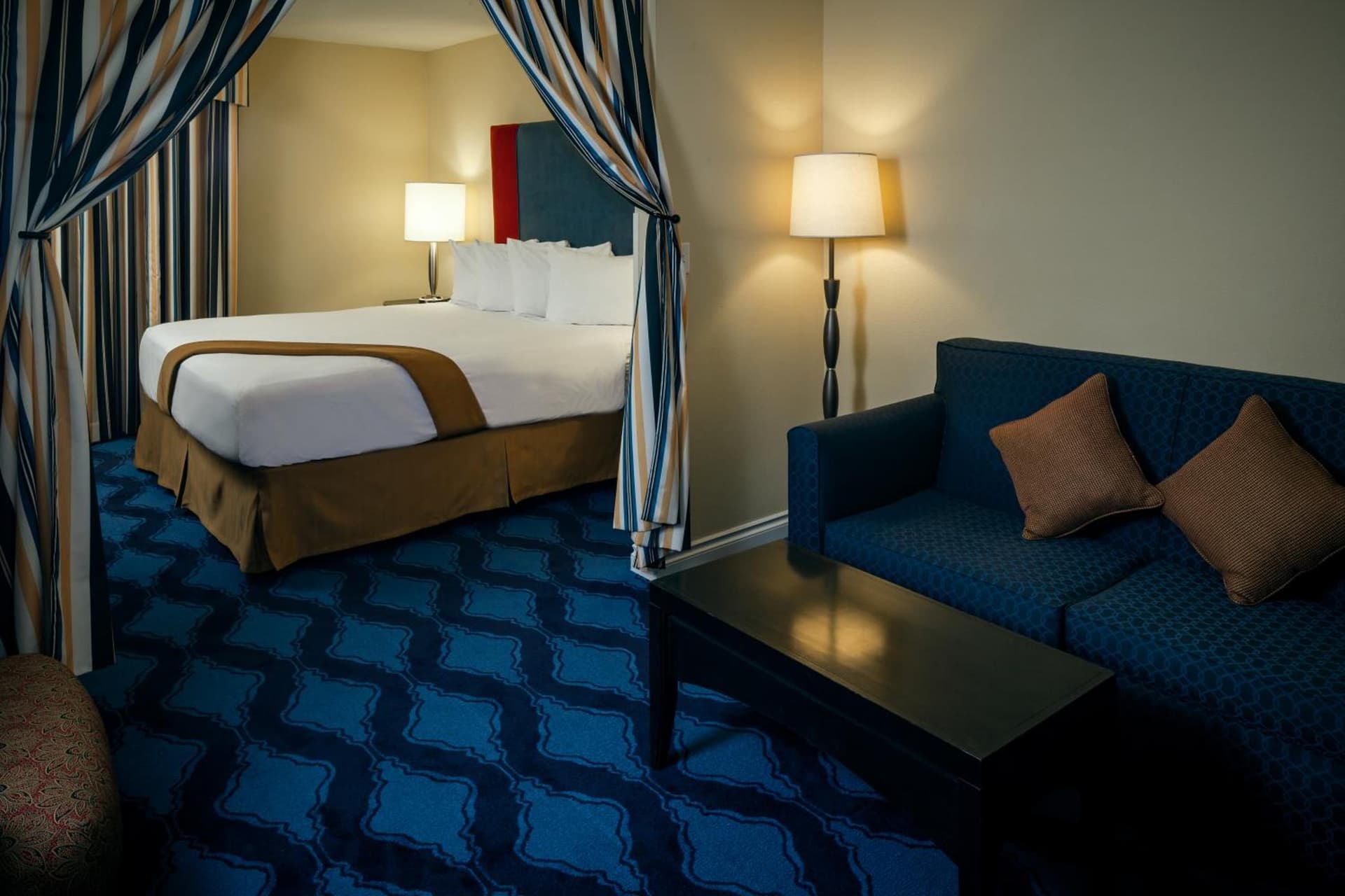 Plaza Inn & Suites at Ashland Creek gallery photo in Ashland, OR — image 9