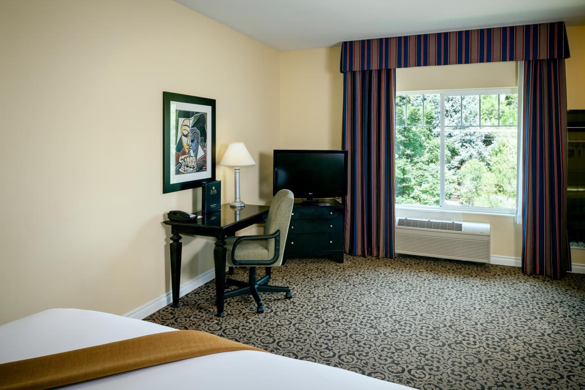 Plaza Inn & Suites at Ashland Creek gallery photo in Ashland, OR — image 21