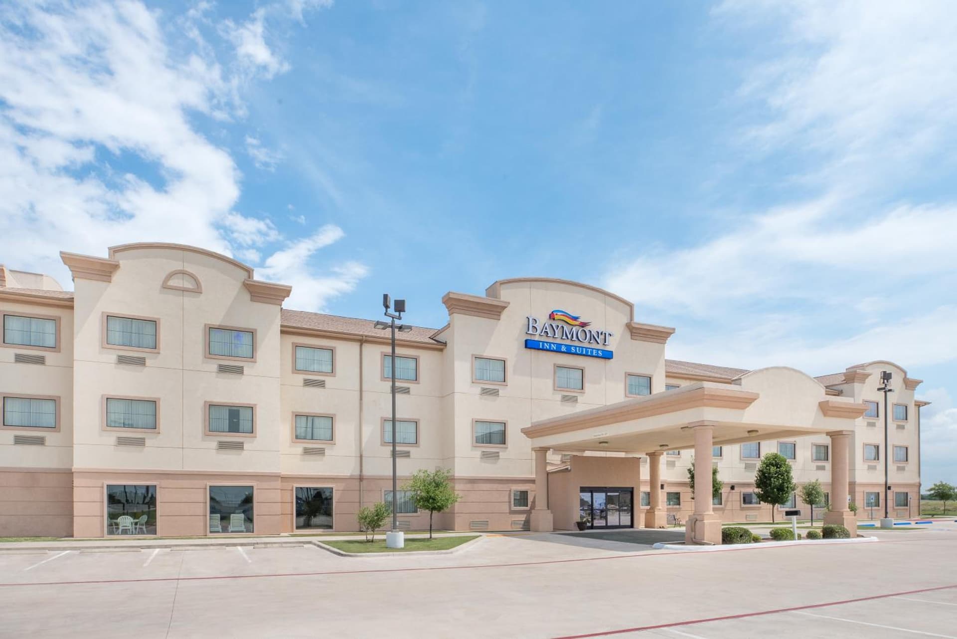 Baymont by Wyndham Snyder interior in Snyder, TX — gallery photo 2