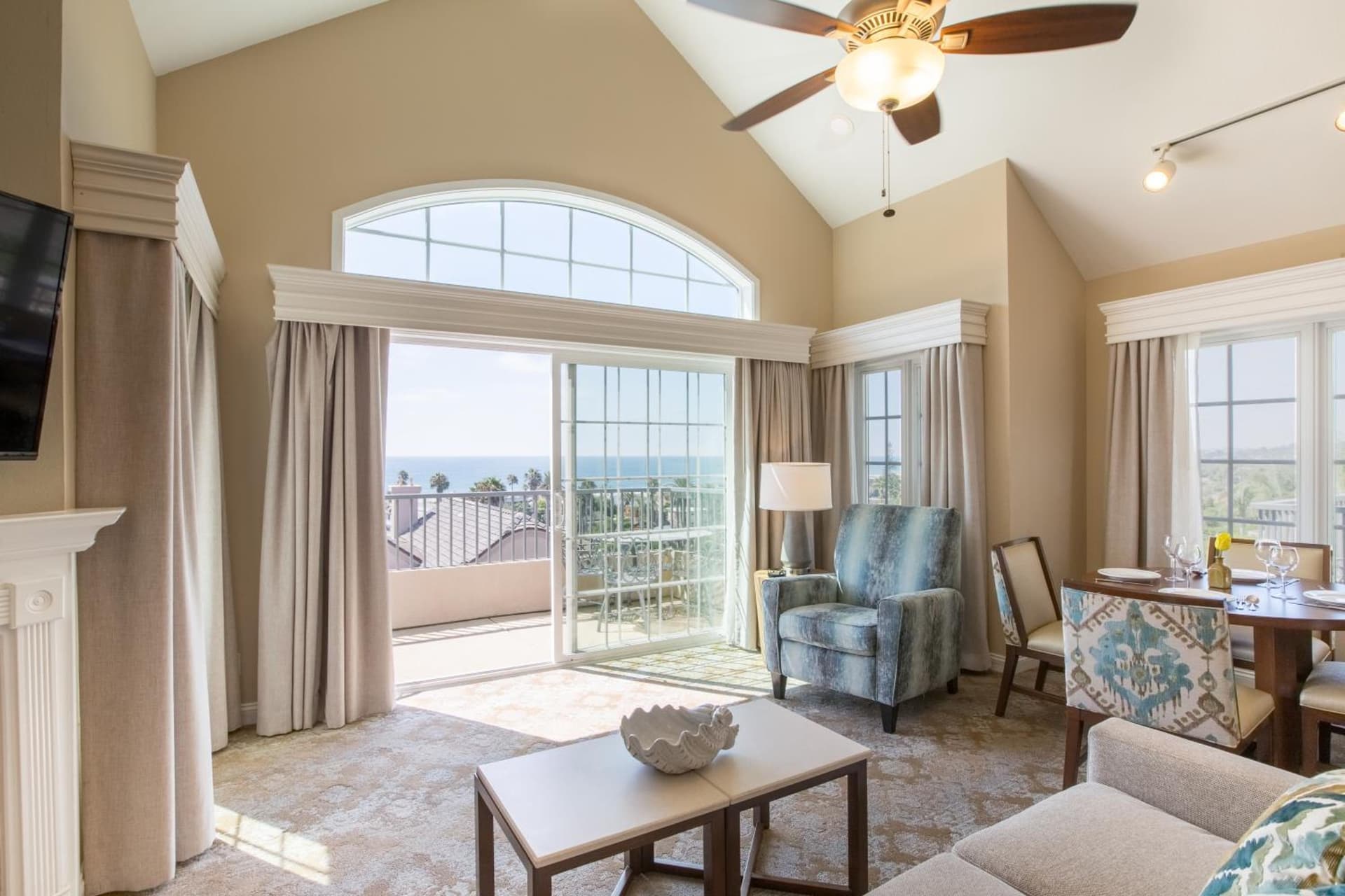 Villa L'Auberge property views in San Diego, CA — gallery photo 3