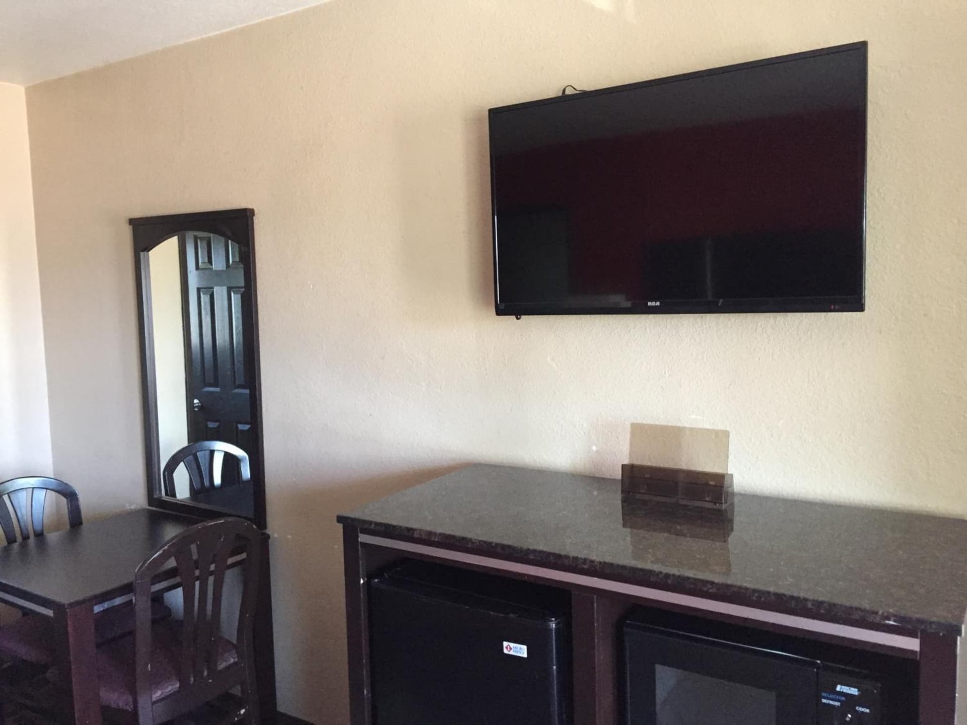 Harbor Inn & Suites Oceanside property views in Oceanside, CA — gallery photo 3