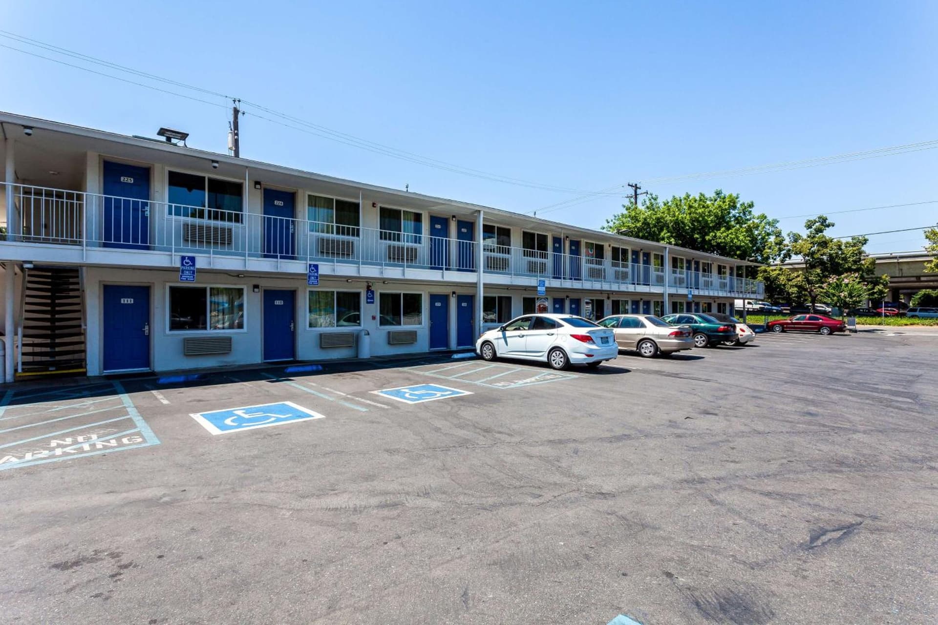 Motel 6 Sacramento, Ca - Downtown interior in Sacramento, CA — gallery photo 2