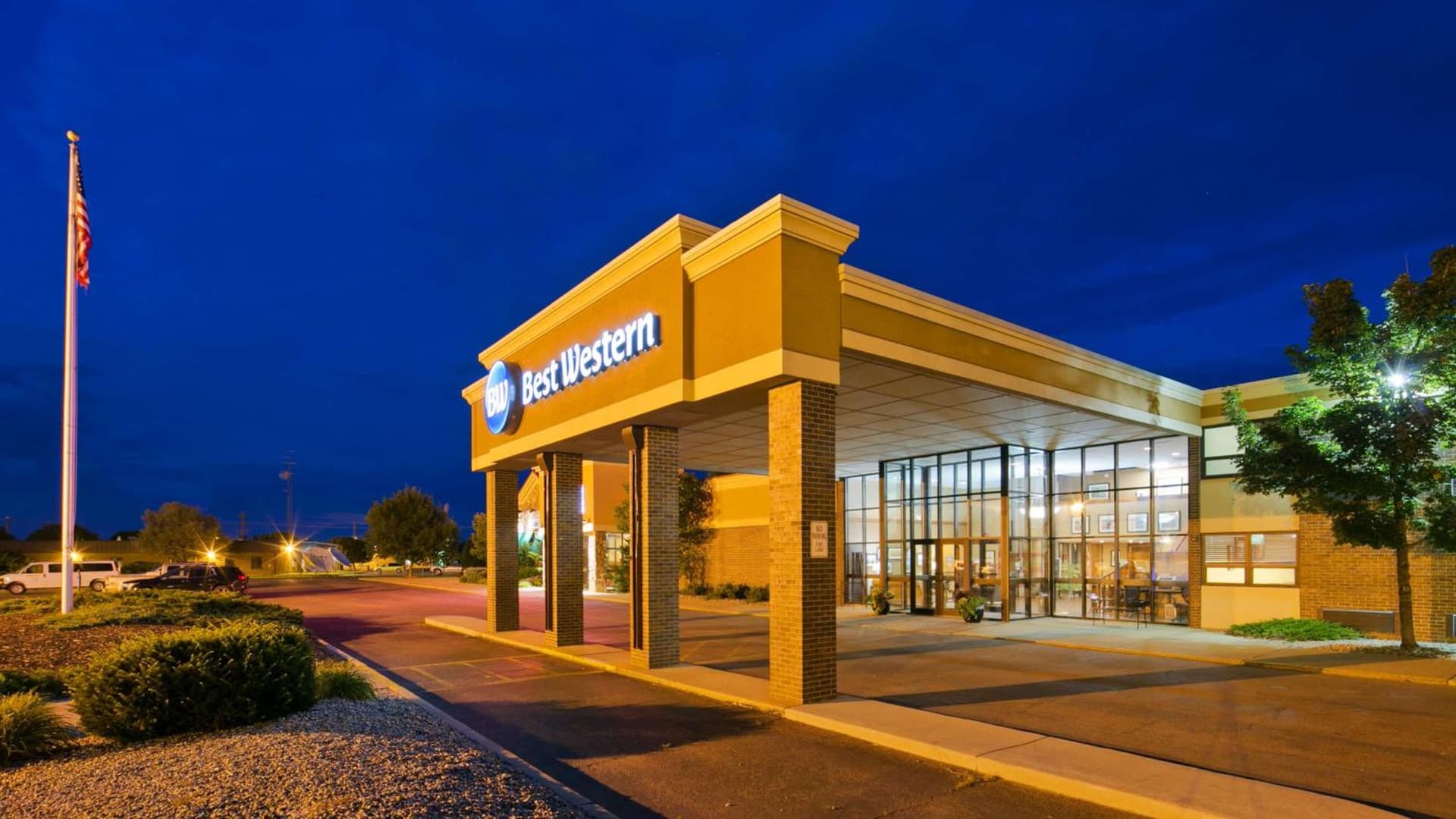 Best Western Kelly Inn - Yankton featured exterior or lobby in Yankton, SD — similar hotel