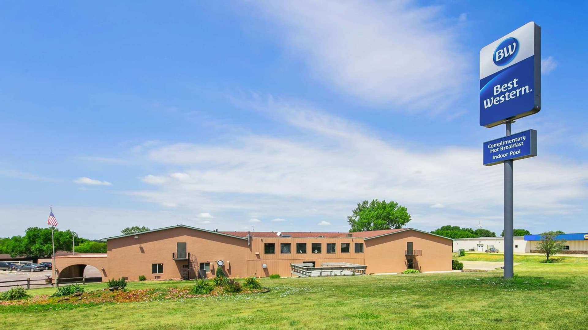 Best Western La Grande Hacienda featured exterior or lobby in Cherokee, IA — similar hotel