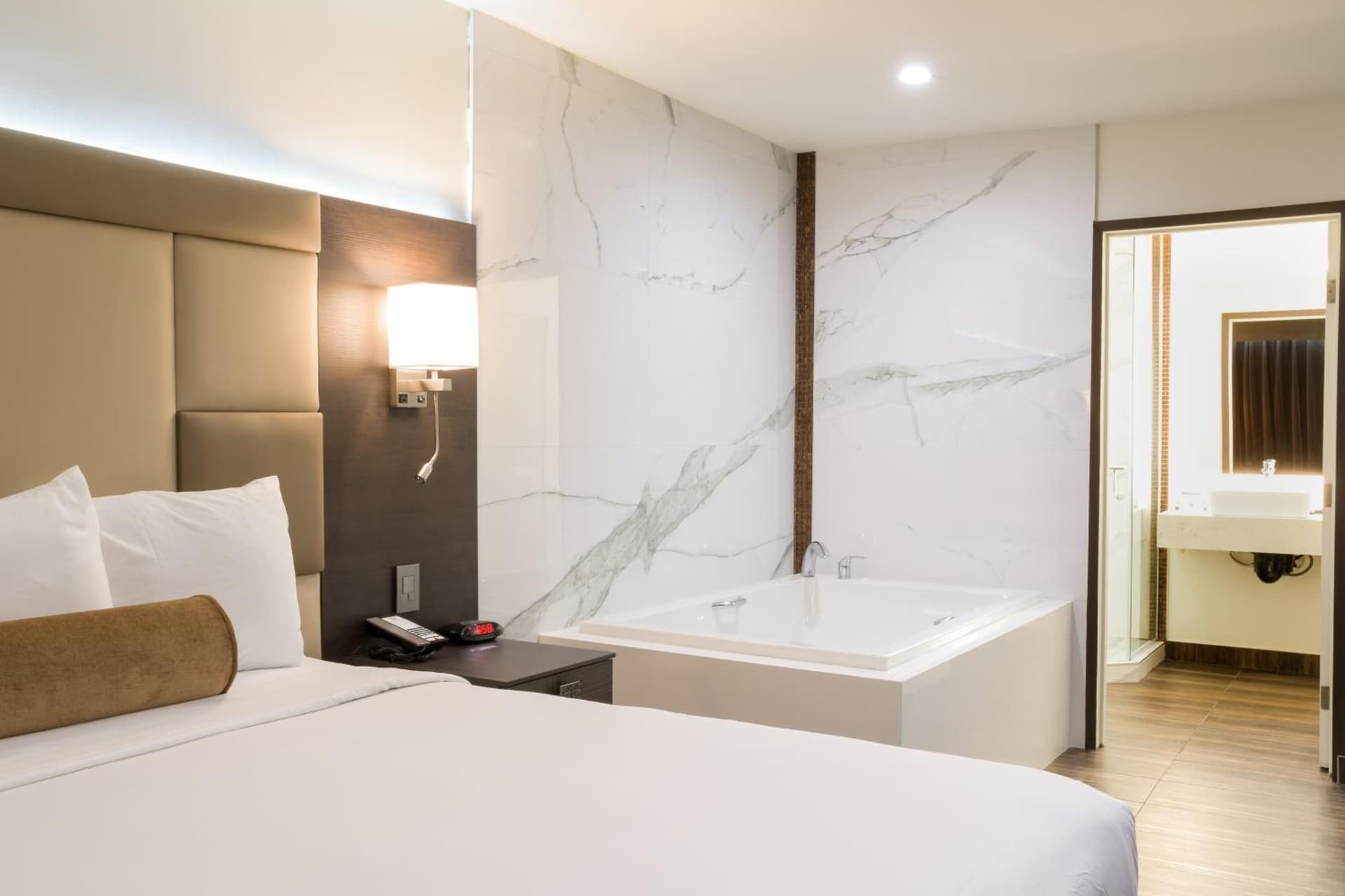 Hotel Xilo Glendale gallery photo in Glendale, CA — image 4
