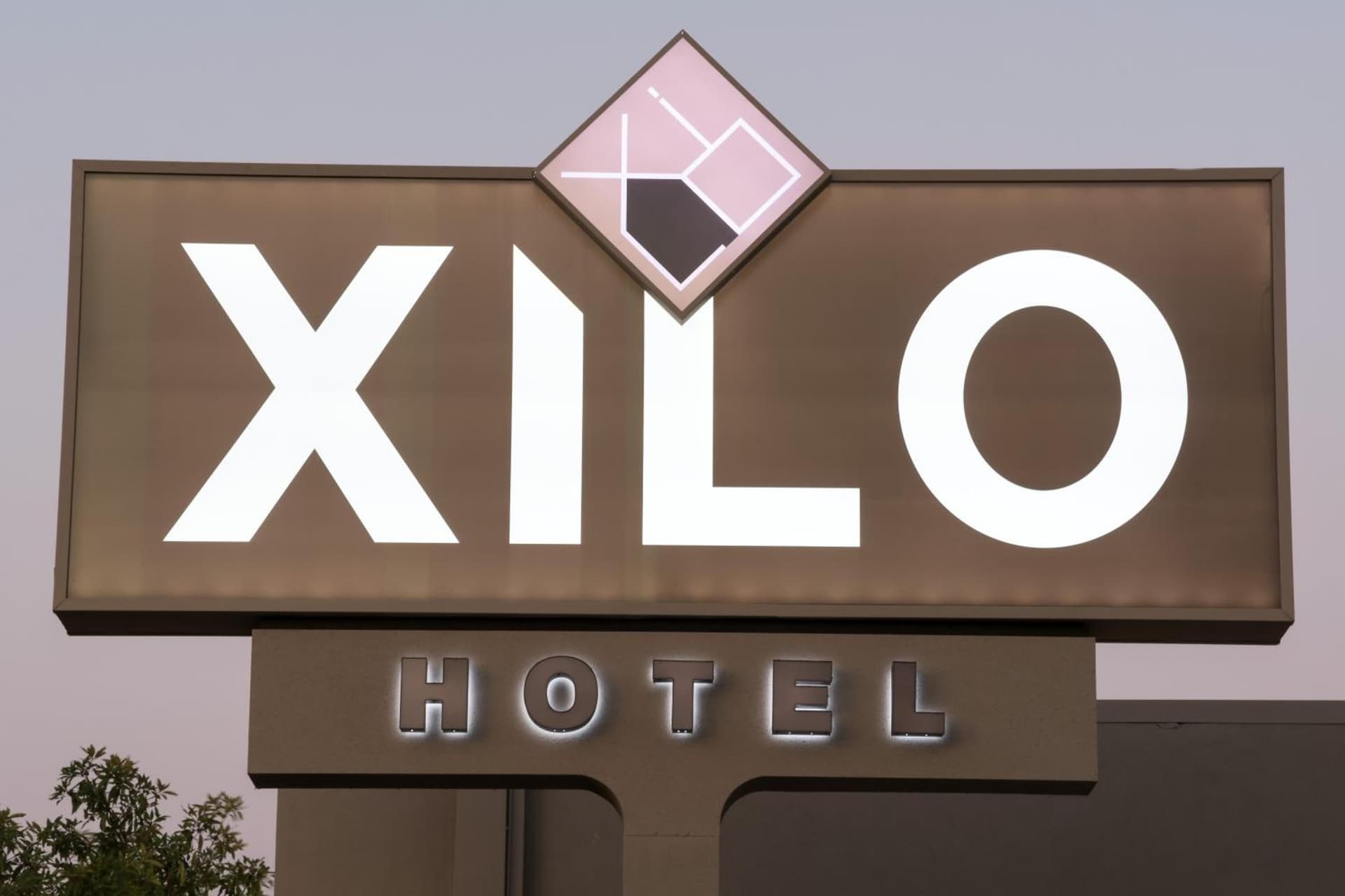 Hotel Xilo Glendale interior in Glendale, CA — gallery photo 2