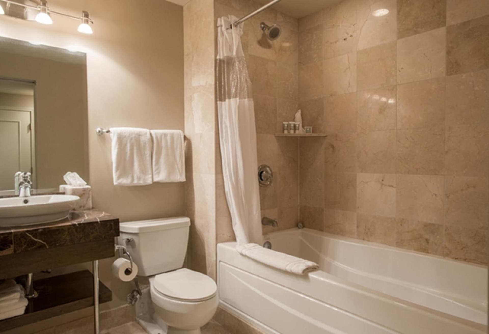 Magnolia Hotel Omaha gallery photo in Omaha, NE — image 64