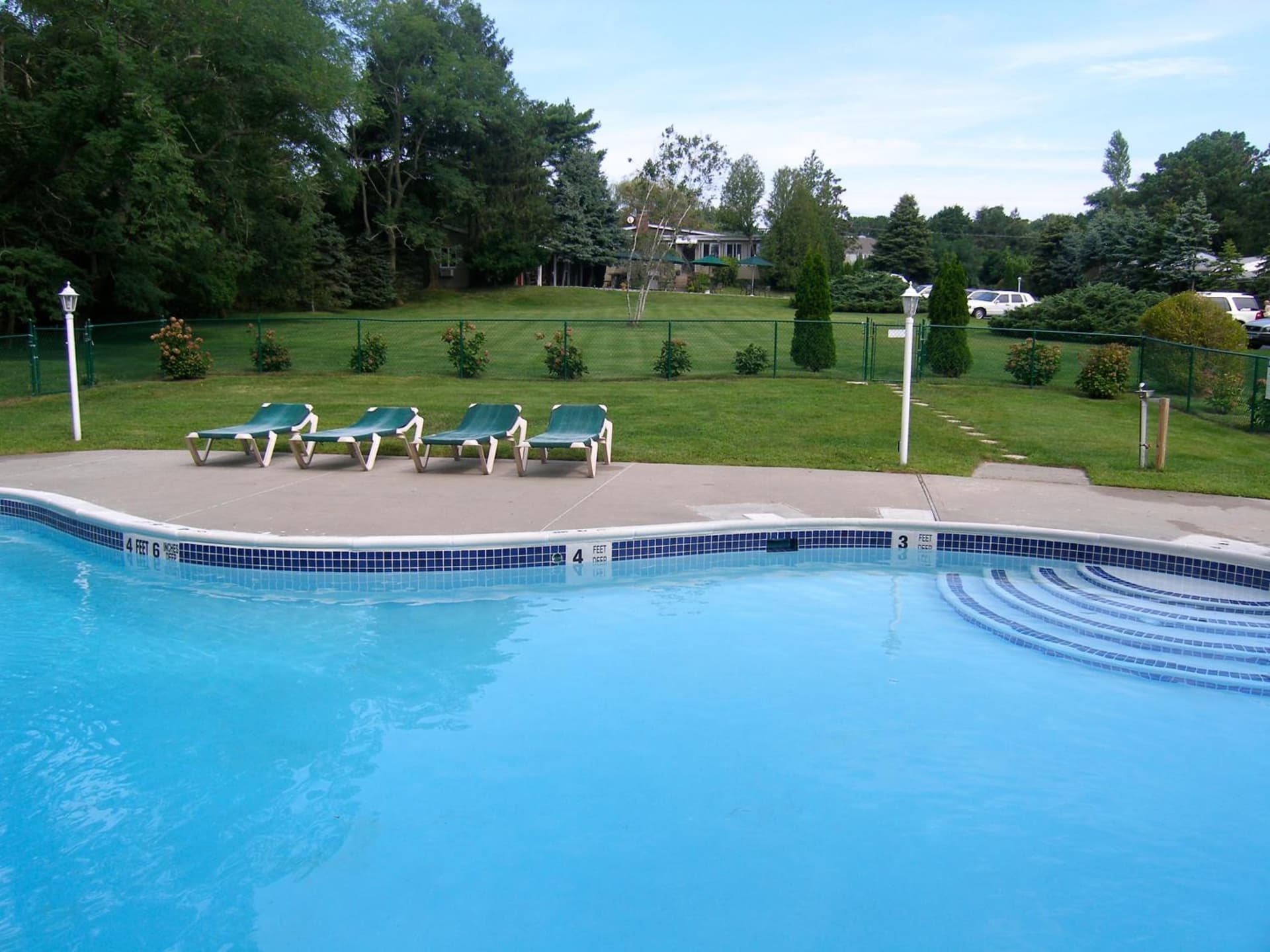 Hamlet Inn - Walk to PALM TREE FESTIVAL gallery photo in Southampton, NY — image 16