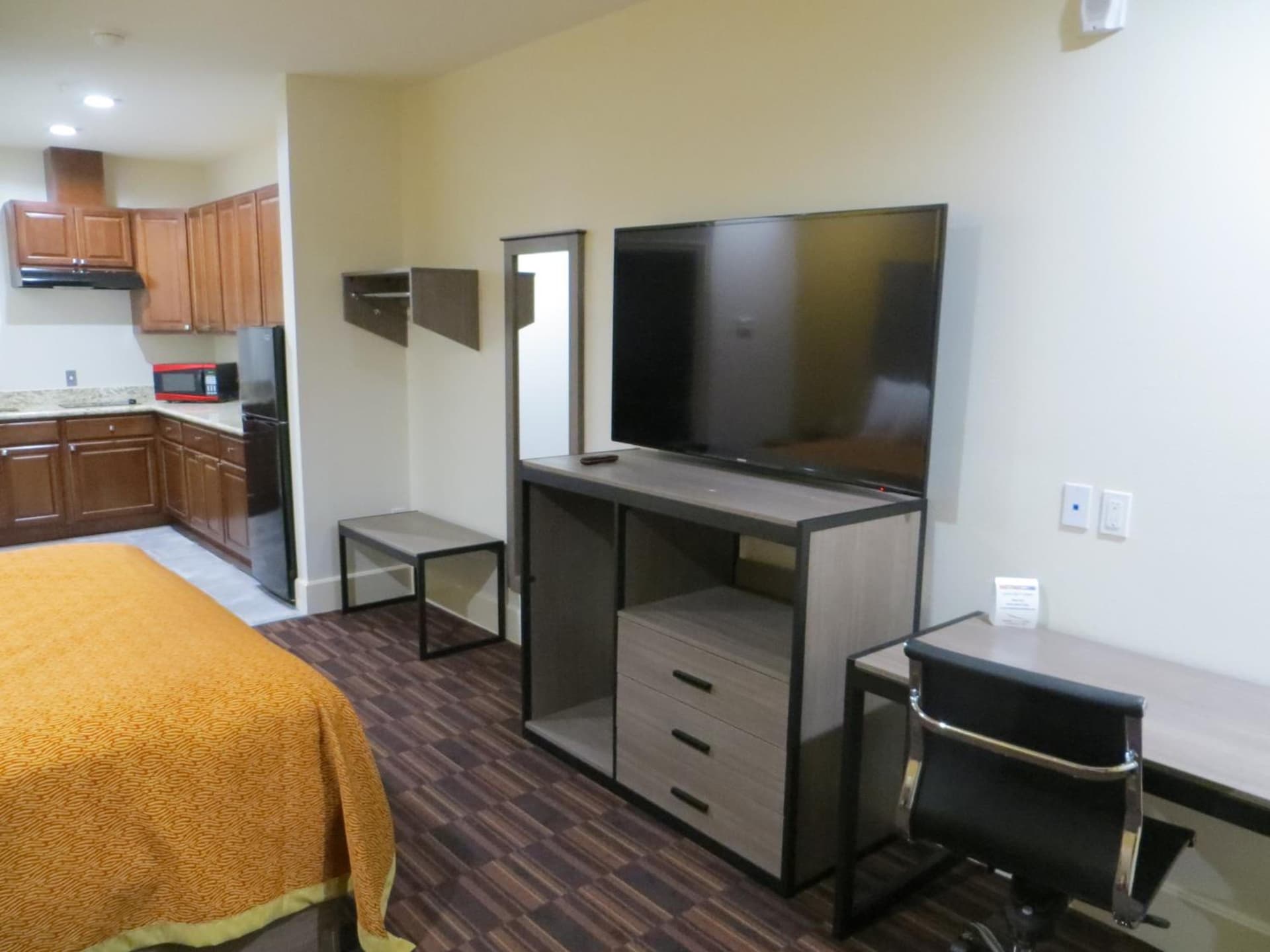 Scottish Inn and Suites property views in Katy, TX — gallery photo 3