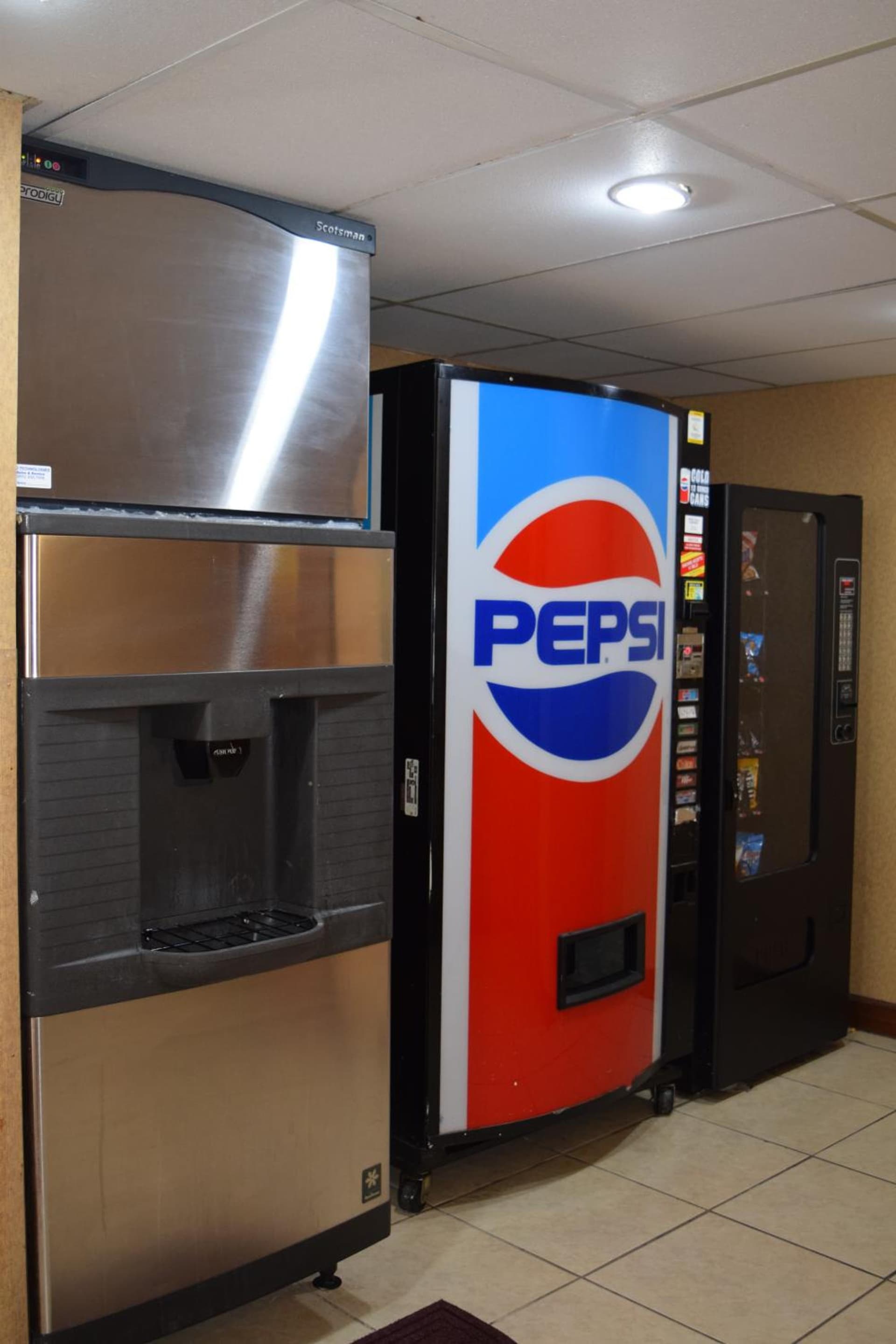 Super 8 by Wyndham Homewood Birmingham Area gallery photo in Birmingham, AL — image 22